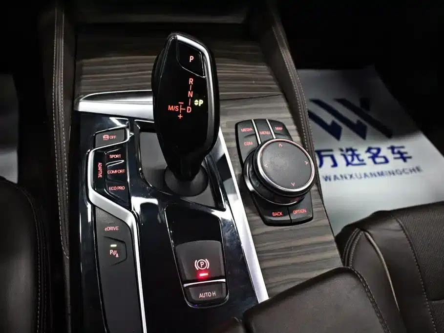 BMW 5 Series PHEV 2019 530Le Luxury Package — миниатюра 10