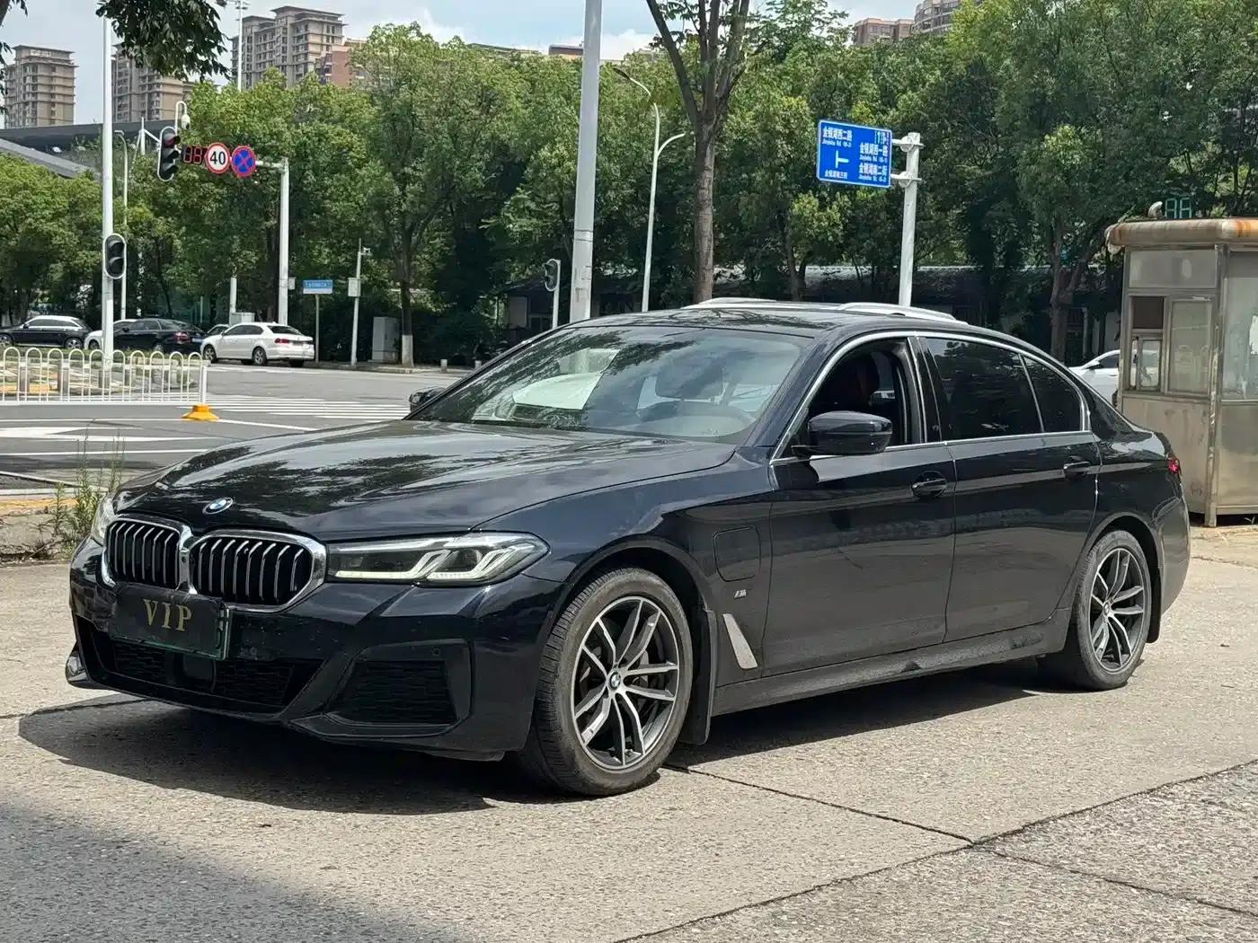 BMW 5 Series PHEV 2021 Facelift 535Le Pioneer Edition M Sport Package — миниатюра 1