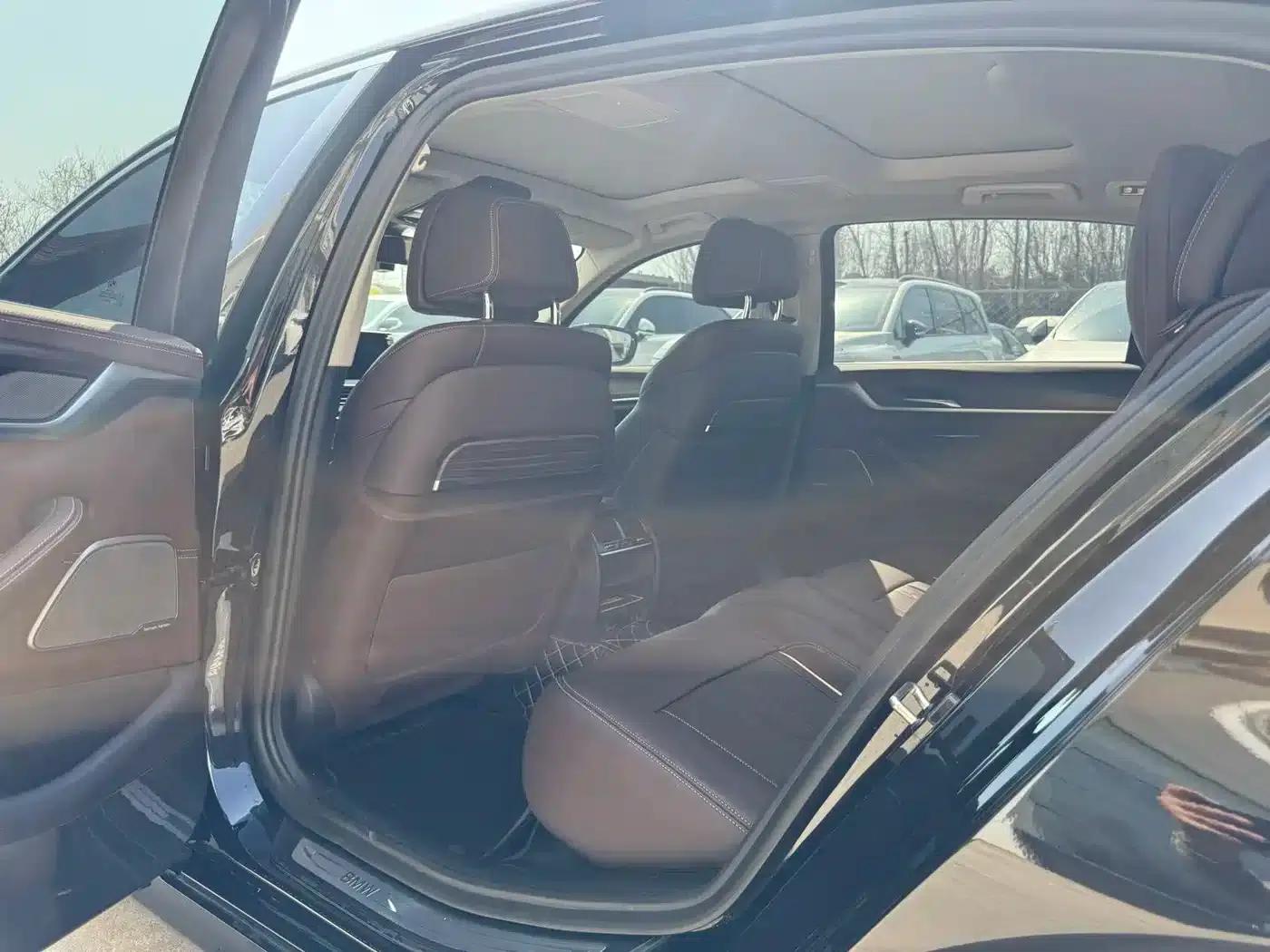 BMW 5 Series PHEV 2020 Mileage Upgrade Edition 530Le Pioneer Edition — миниатюра 11