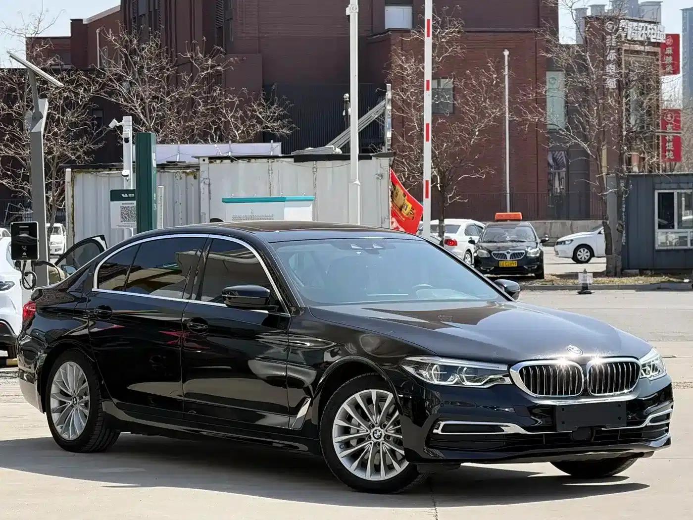 BMW 5 Series PHEV 2020 Mileage Upgrade Edition 530Le Pioneer Edition — миниатюра 3