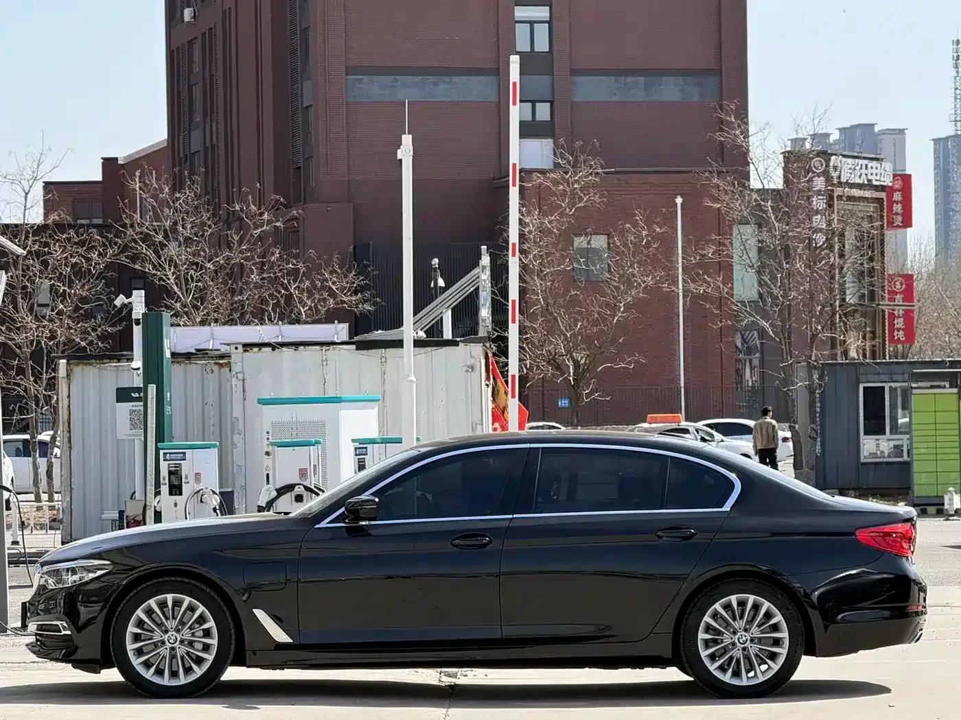 BMW 5 Series PHEV 2020 Mileage Upgrade Edition 530Le Pioneer Edition — миниатюра 4