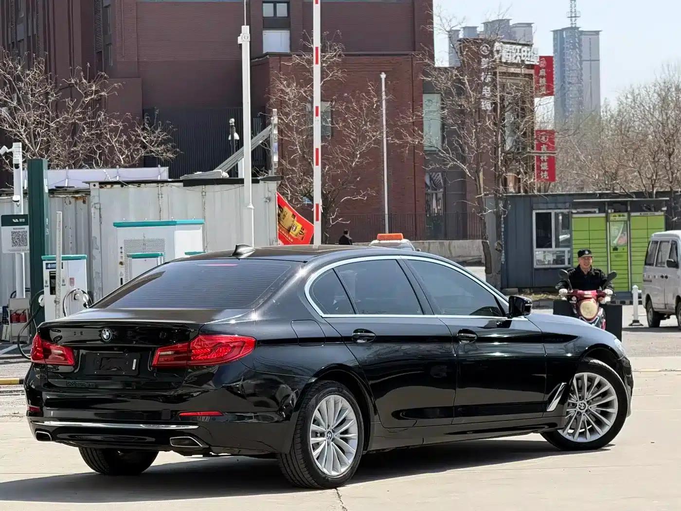 BMW 5 Series PHEV 2020 Mileage Upgrade Edition 530Le Pioneer Edition — миниатюра 7