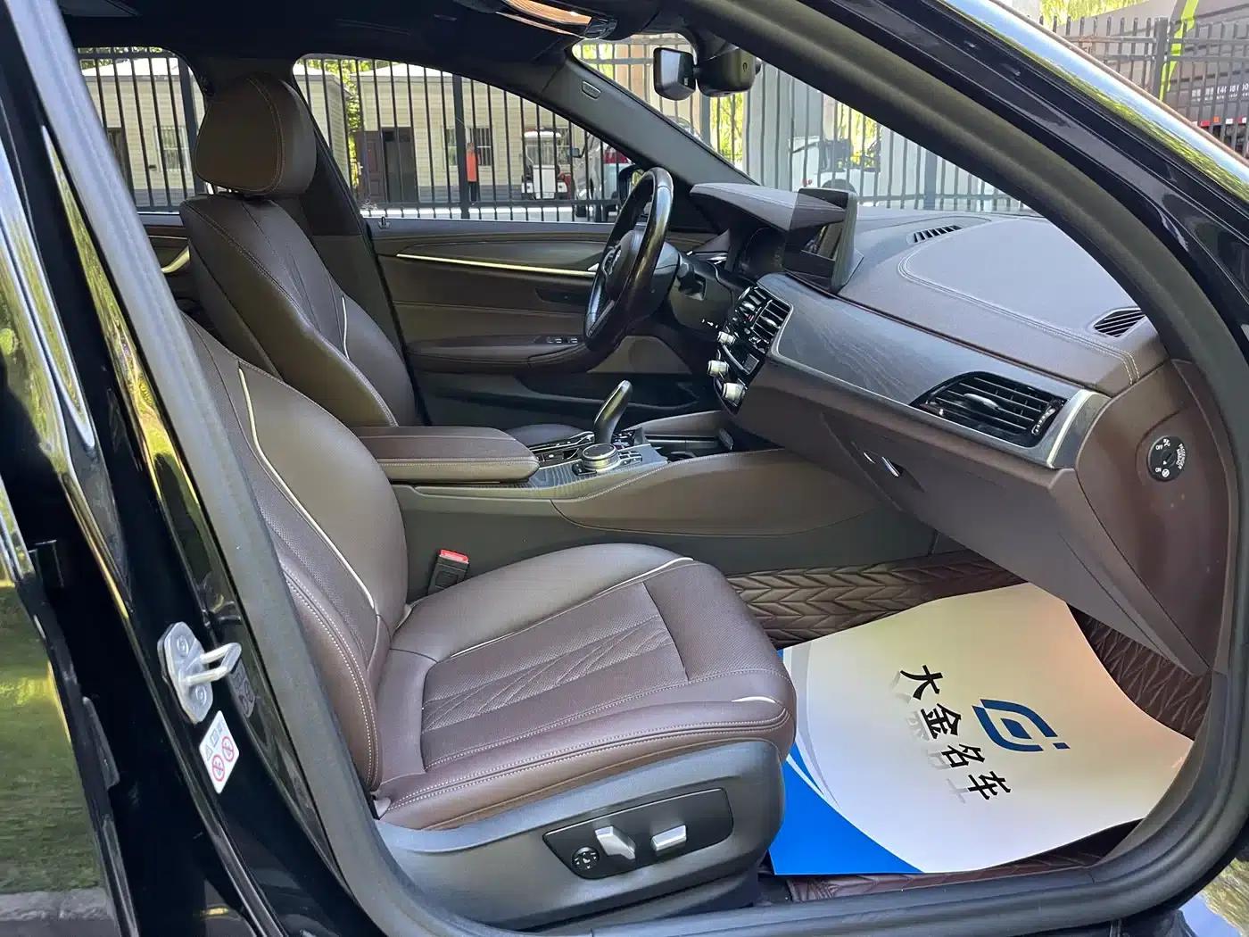 BMW 5 Series PHEV 2022 535Le M Sport Package — миниатюра 9