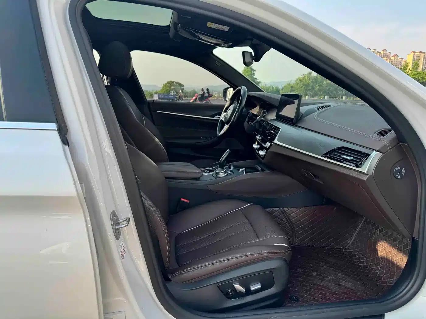 BMW 5 Series PHEV 2021 535Le M Sport Package — миниатюра 11