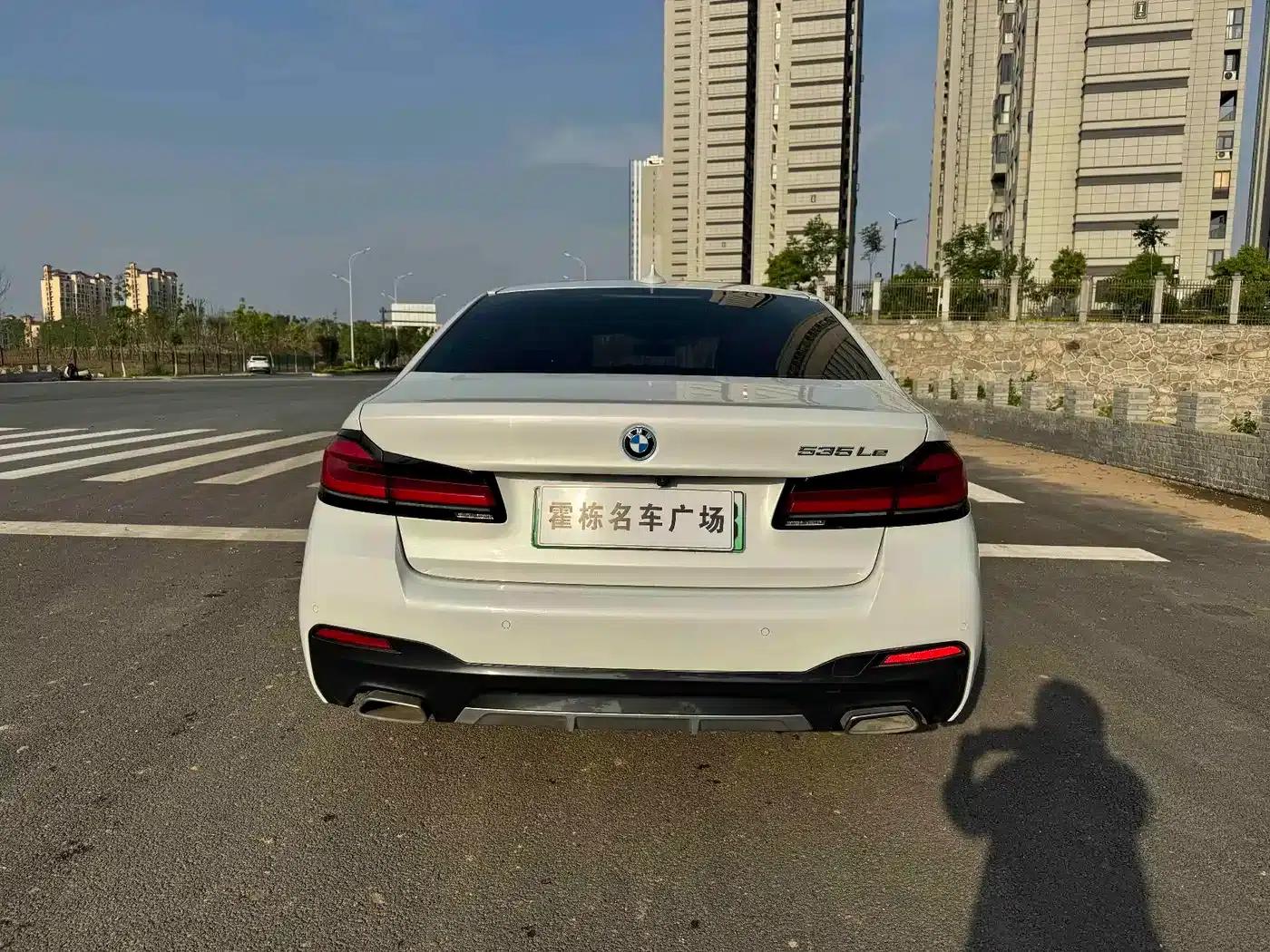 BMW 5 Series PHEV 2021 535Le M Sport Package — миниатюра 4