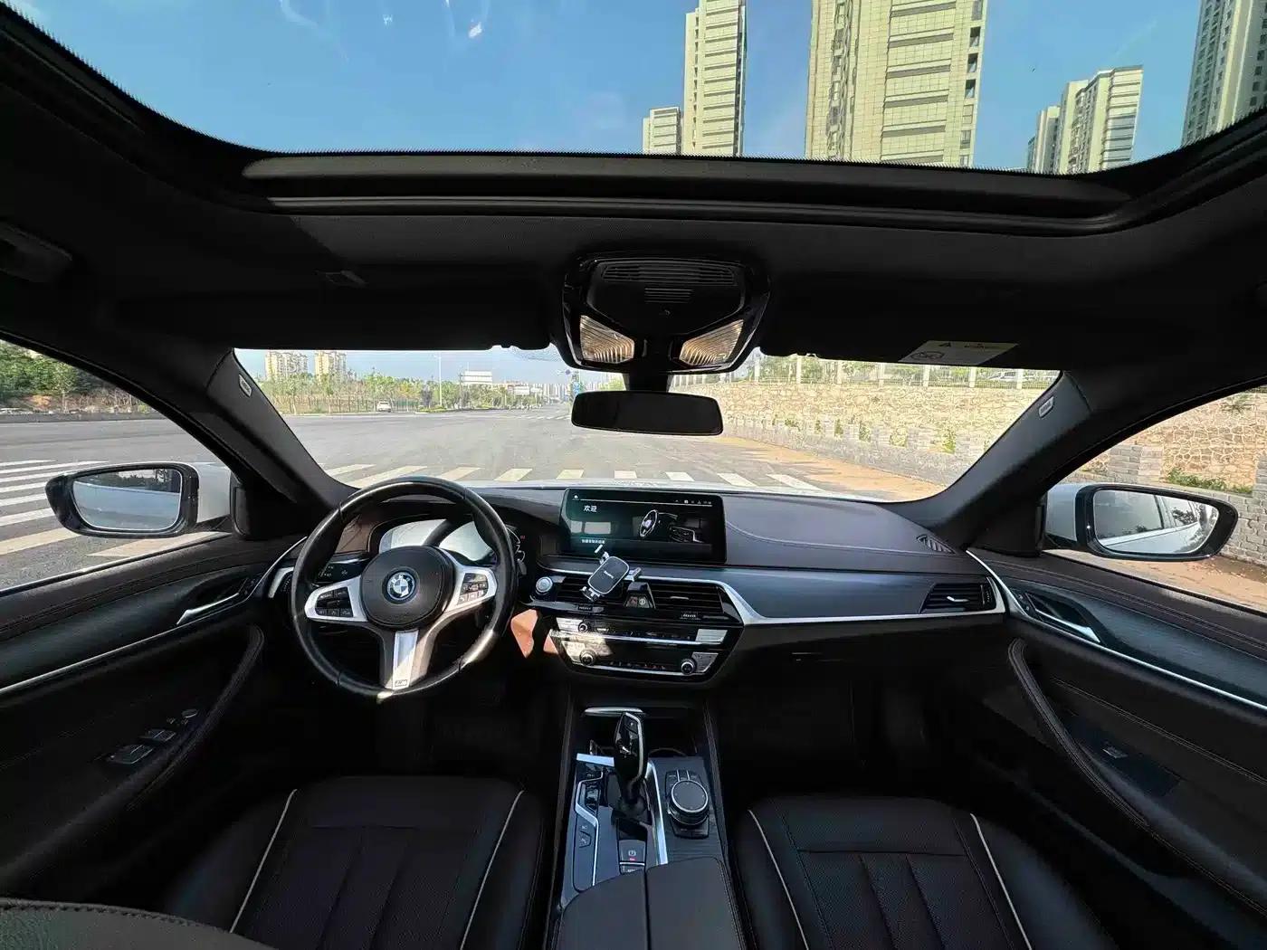 BMW 5 Series PHEV 2021 535Le M Sport Package — миниатюра 8