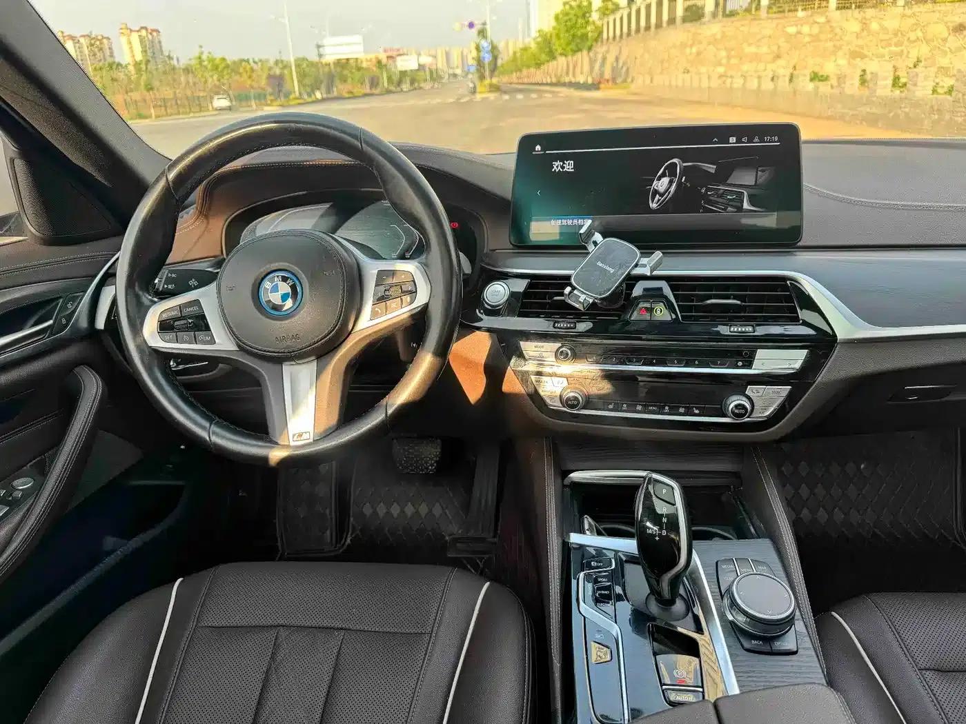 BMW 5 Series PHEV 2021 535Le M Sport Package — миниатюра 9