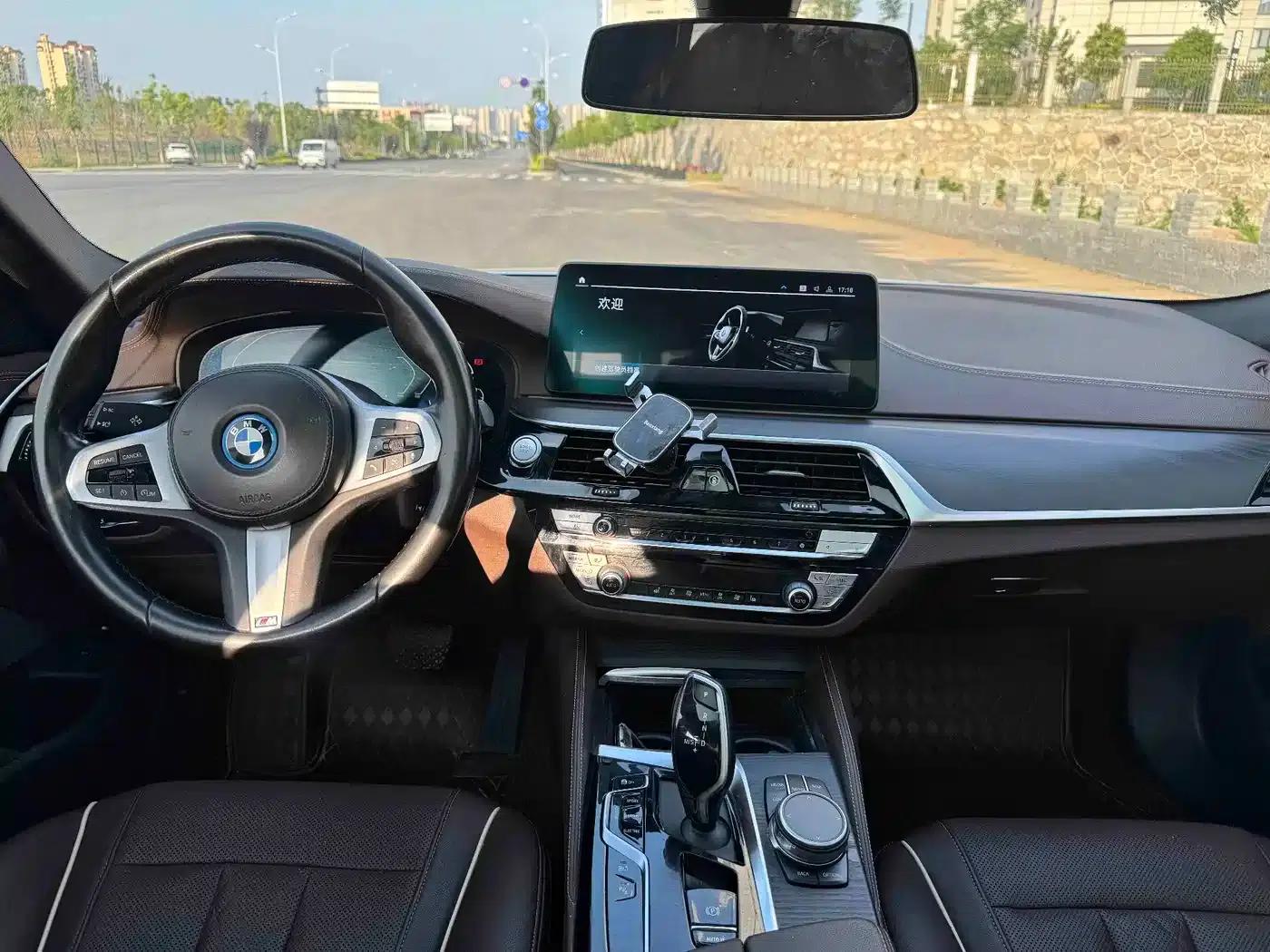 BMW 5 Series PHEV 2021 535Le M Sport Package — миниатюра 10