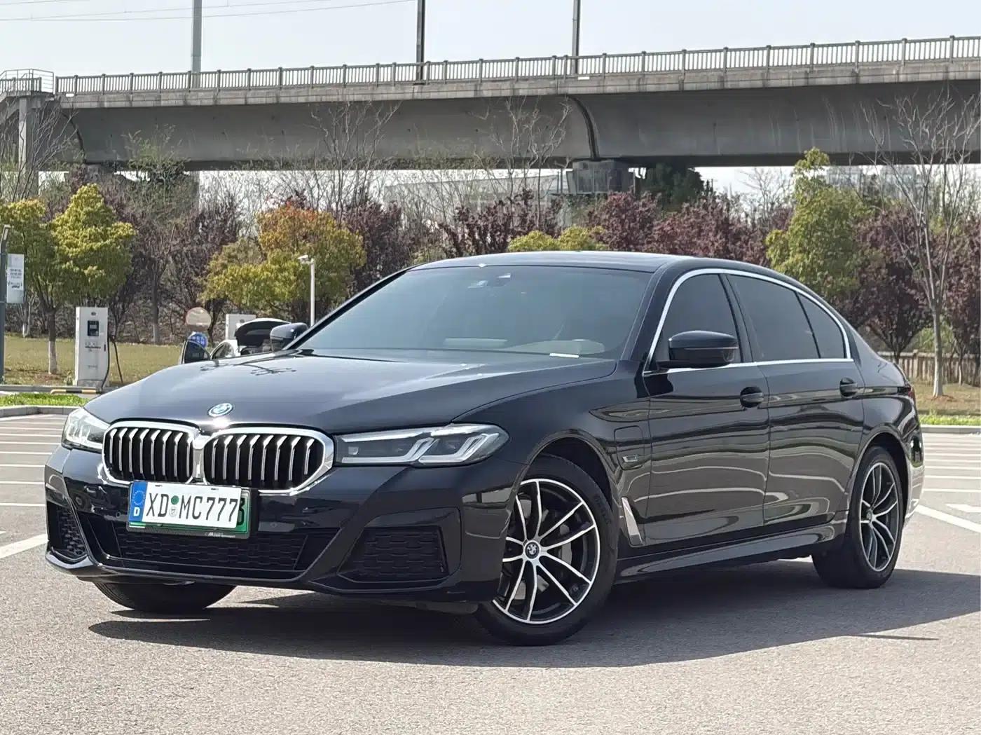 BMW 5 Series PHEV 2022 Facelift 535Le M Sport Package — миниатюра 1