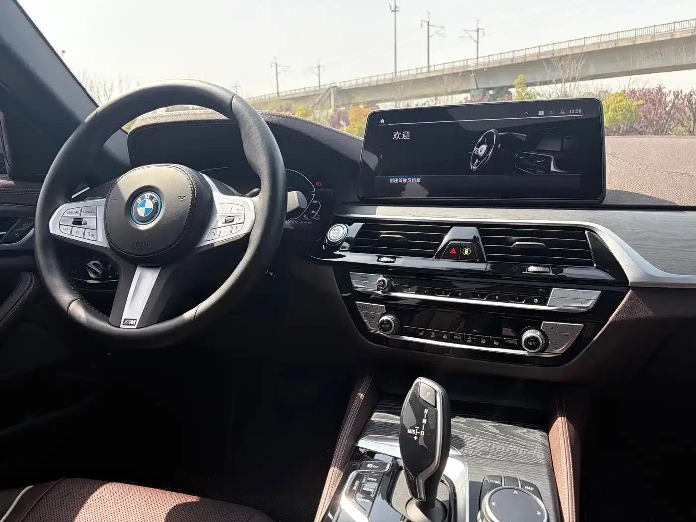 BMW 5 Series PHEV 2022 Facelift 535Le M Sport Package — миниатюра 13