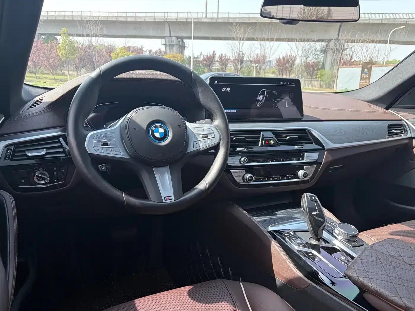 BMW 5 Series PHEV 2022 Facelift 535Le M Sport Package — миниатюра 14