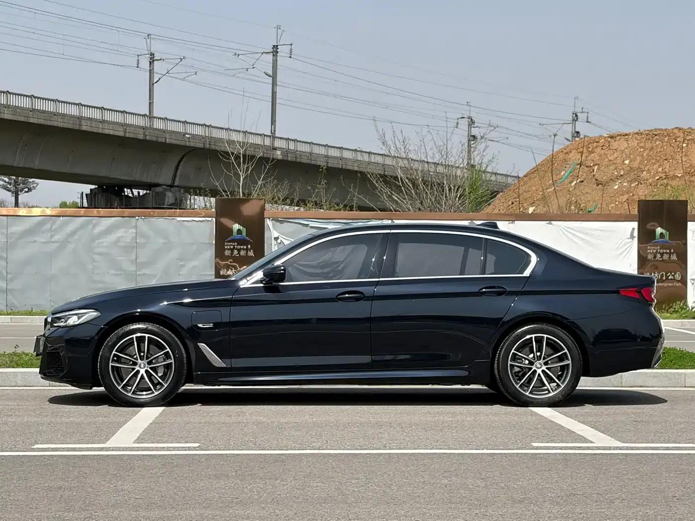 BMW 5 Series PHEV 2022 Facelift 535Le M Sport Package — миниатюра 4
