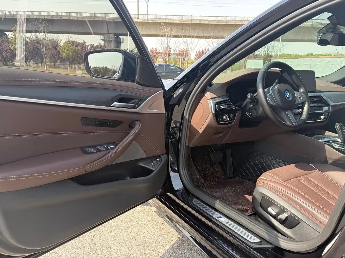 BMW 5 Series PHEV 2022 Facelift 535Le M Sport Package — миниатюра 6