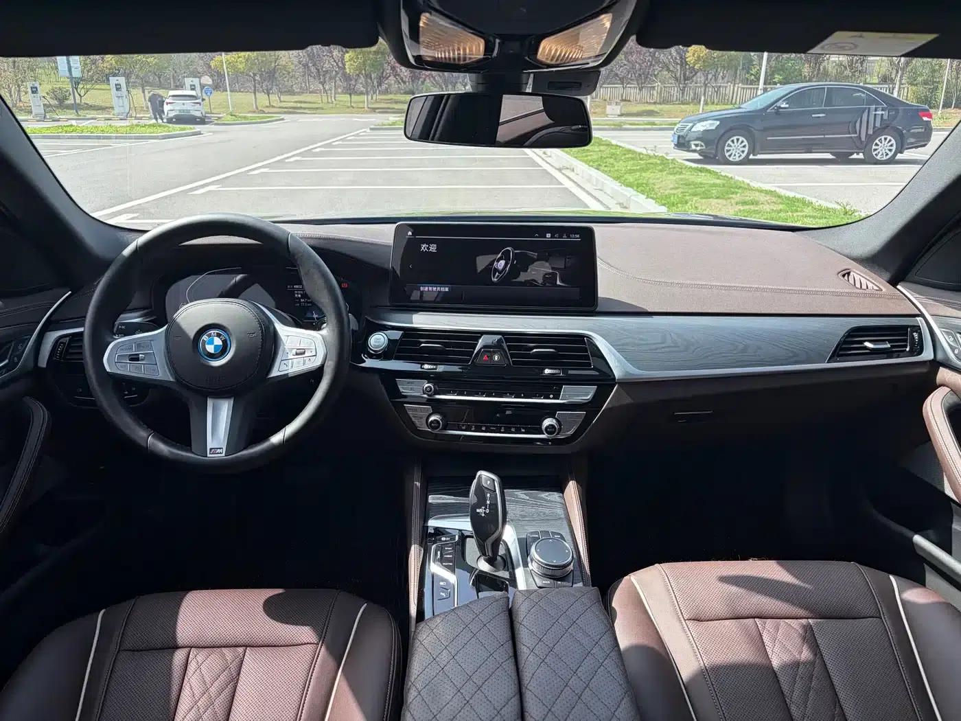 BMW 5 Series PHEV 2022 Facelift 535Le M Sport Package — миниатюра 8