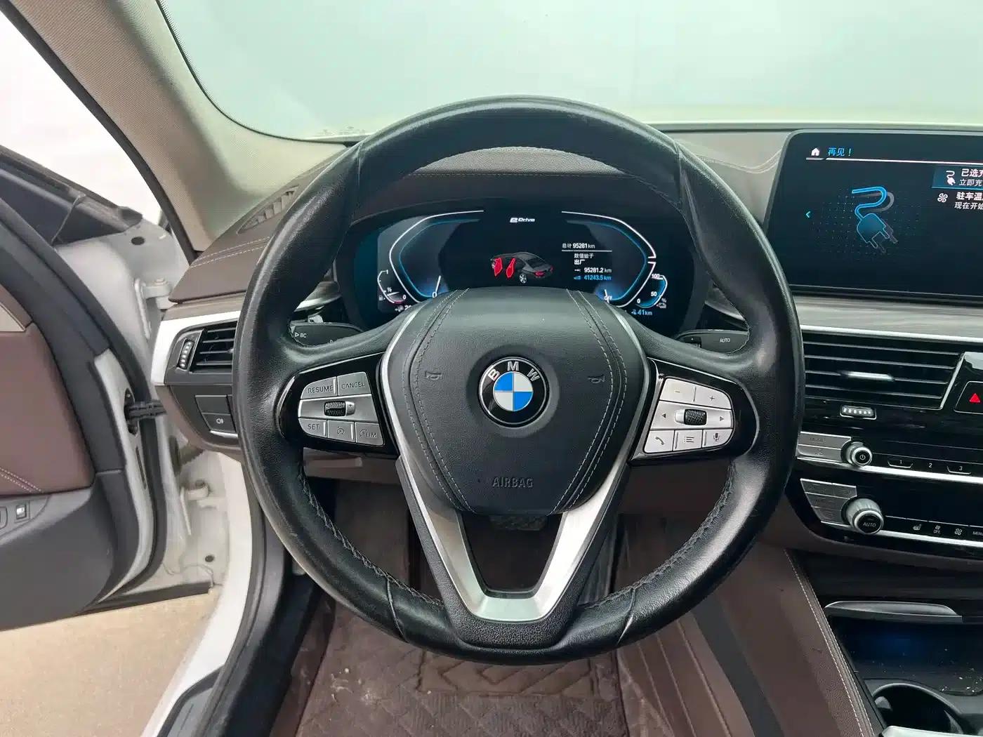 BMW 5 Series PHEV 2021 535Le Luxury Package — миниатюра 16
