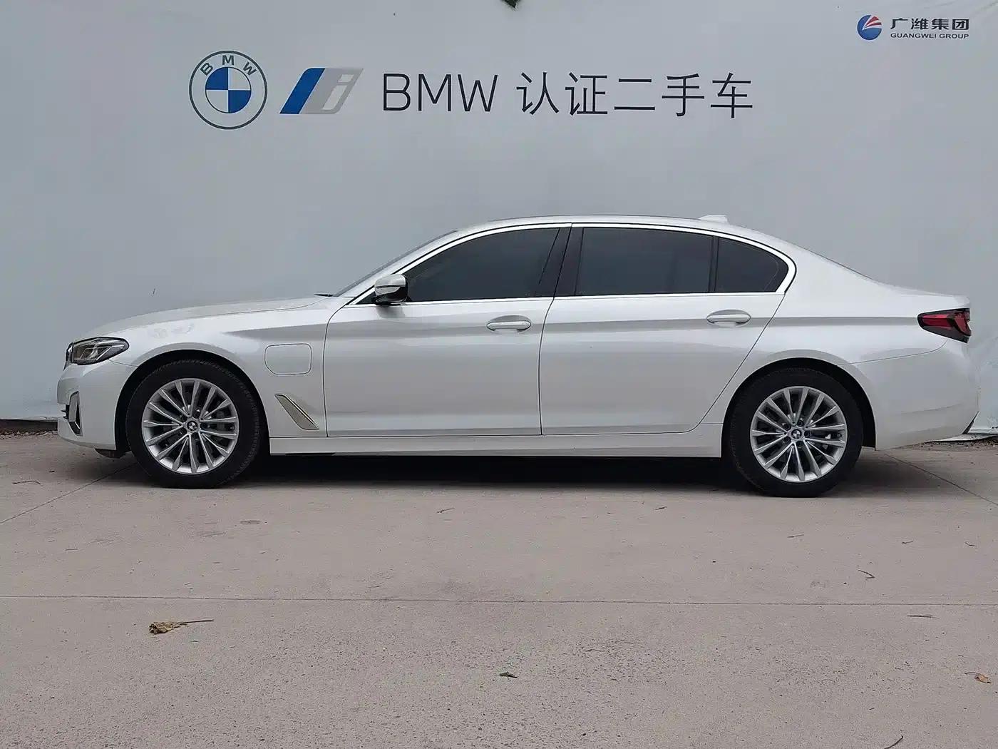 BMW 5 Series PHEV 2021 535Le Luxury Package — миниатюра 3