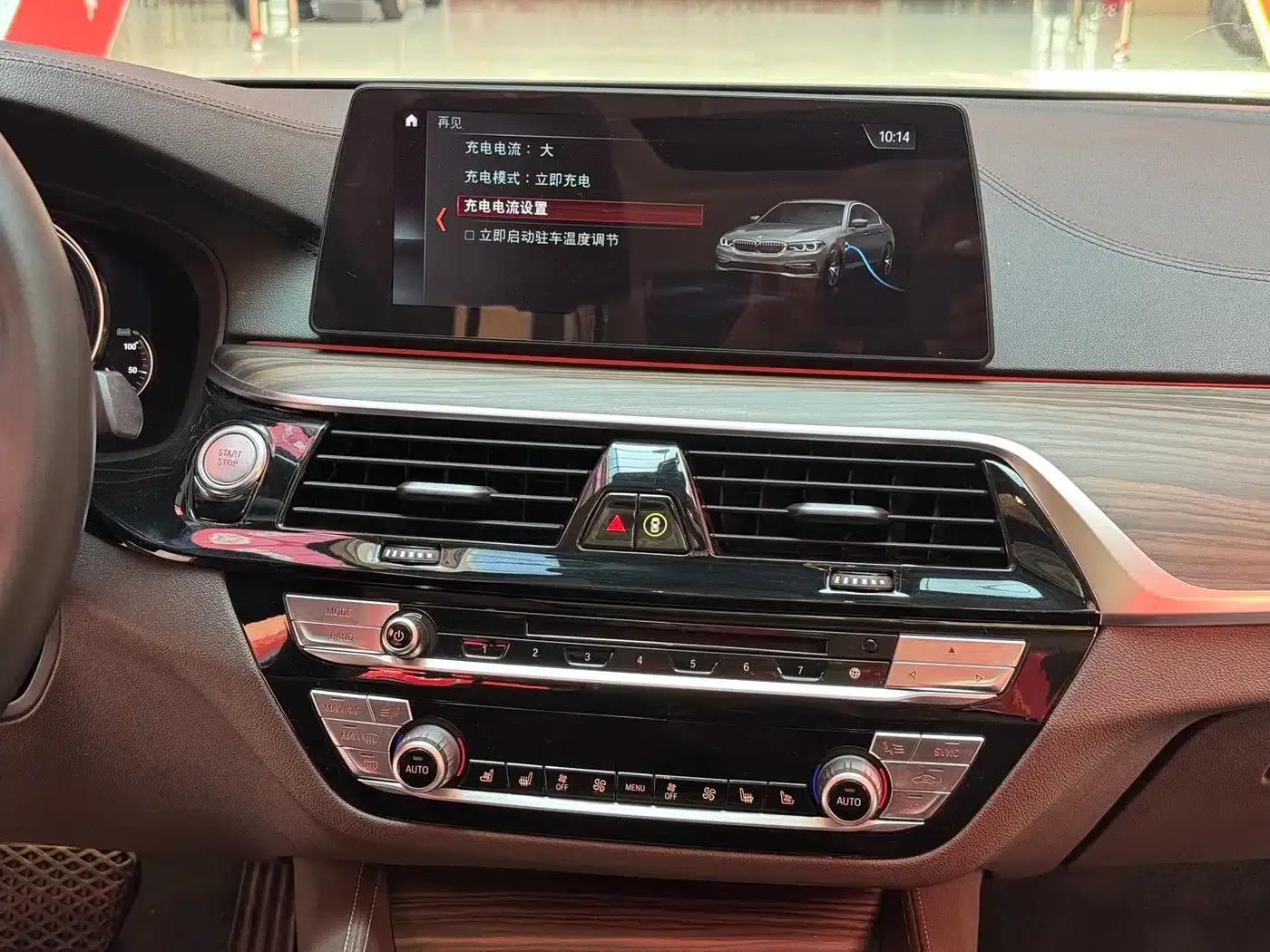 BMW 5 Series PHEV 2019 530Le Luxury Package — миниатюра 11