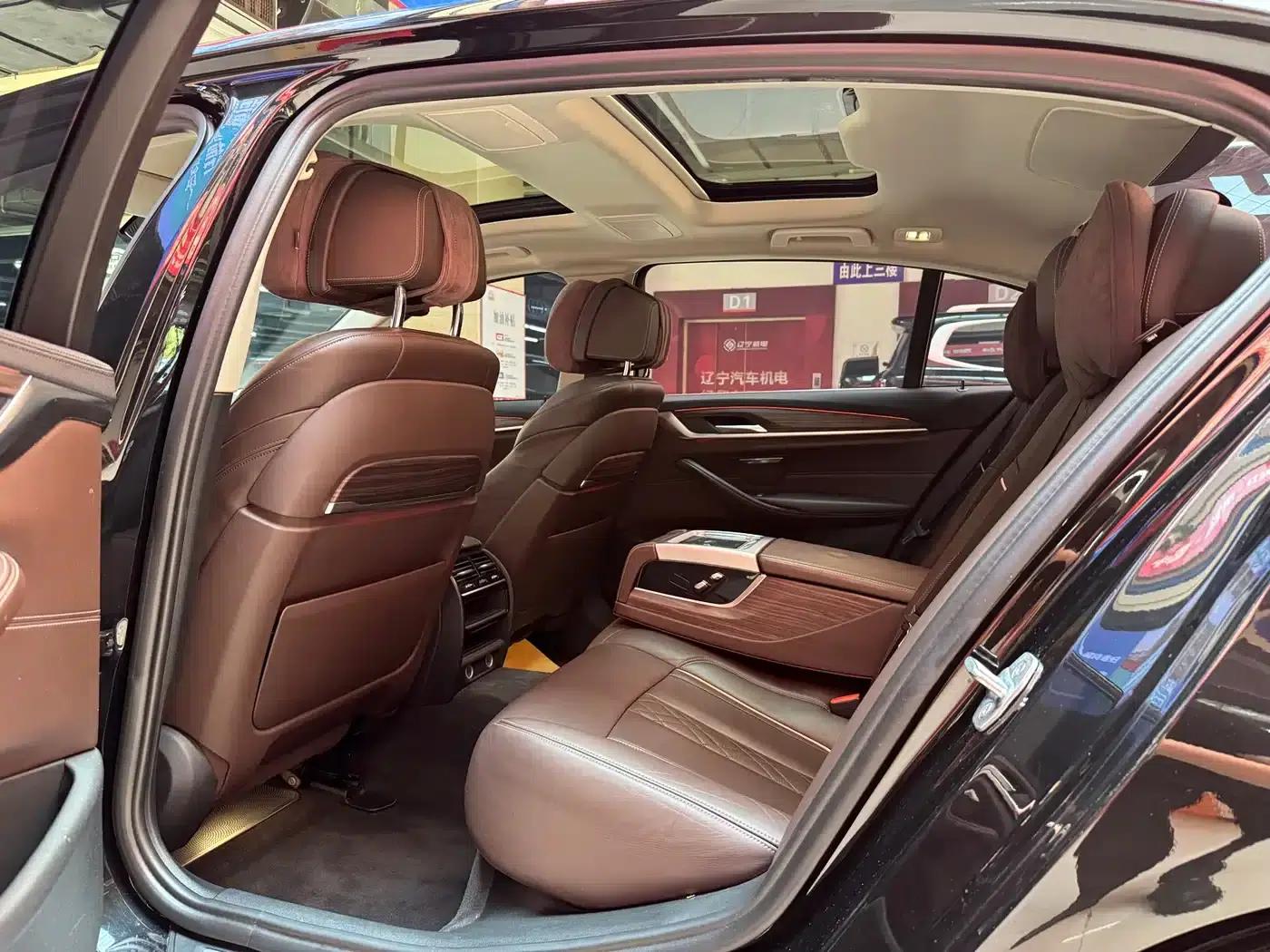 BMW 5 Series PHEV 2019 530Le Luxury Package — миниатюра 15