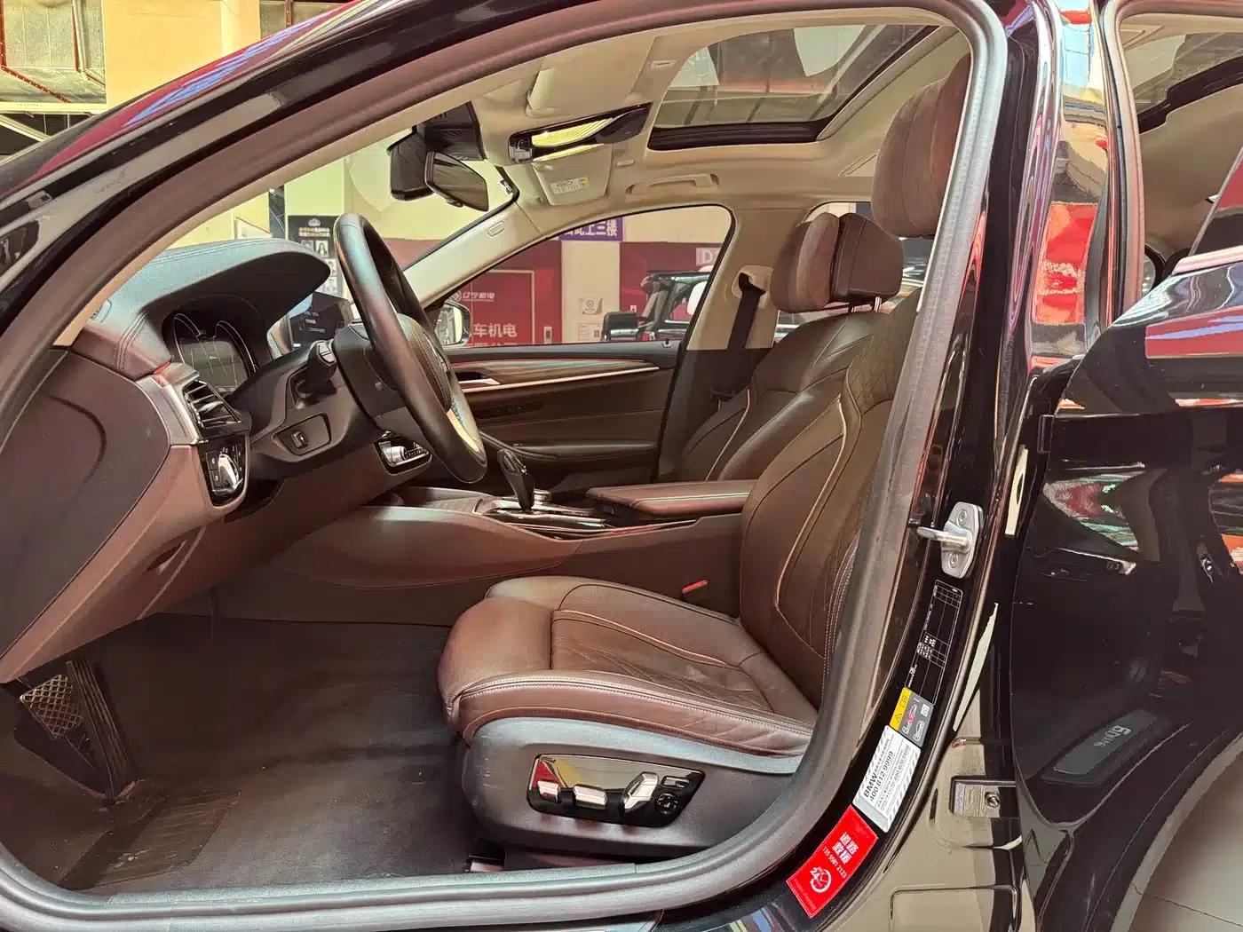 BMW 5 Series PHEV 2019 530Le Luxury Package — миниатюра 18