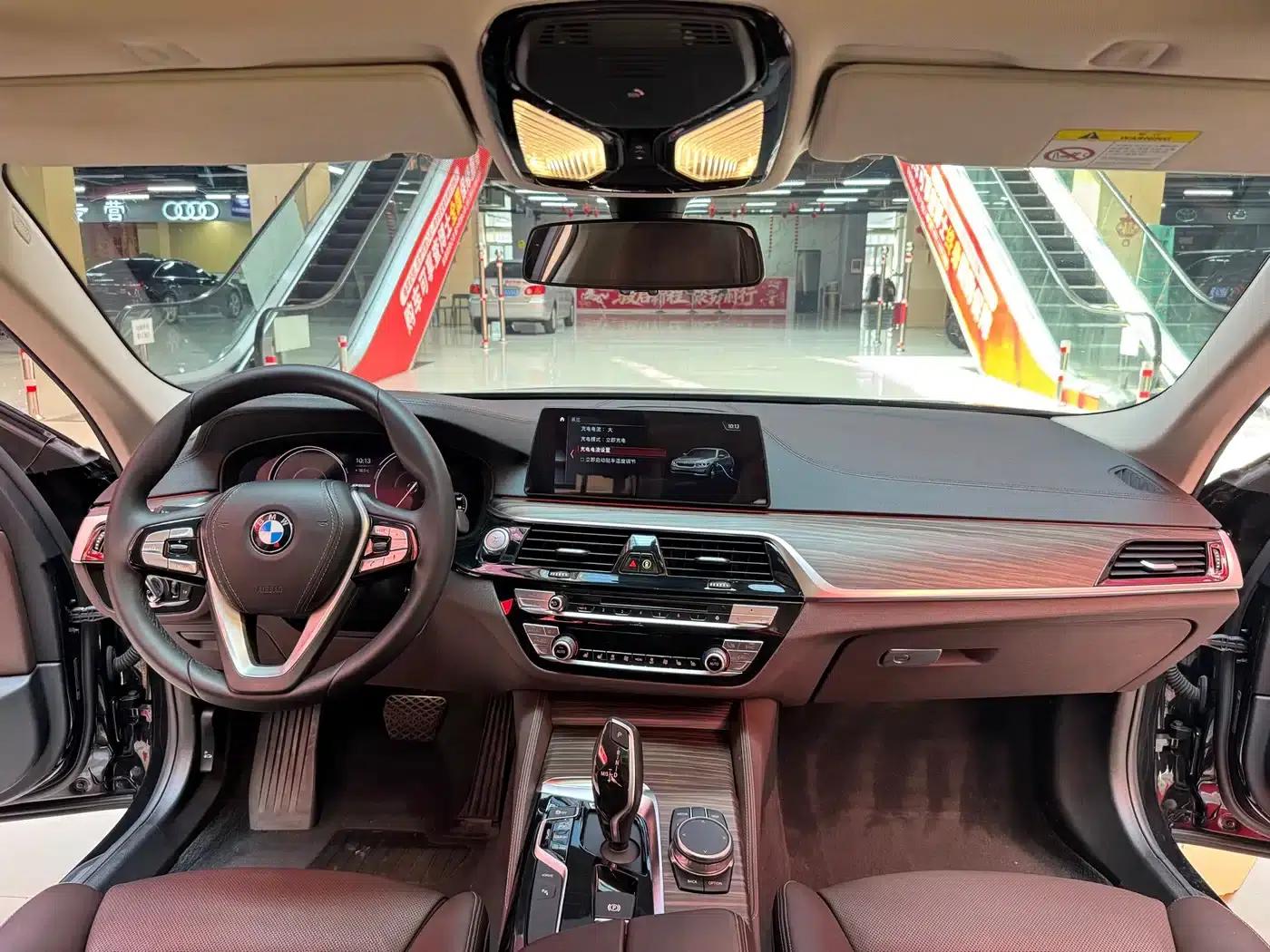 BMW 5 Series PHEV 2019 530Le Luxury Package — миниатюра 7