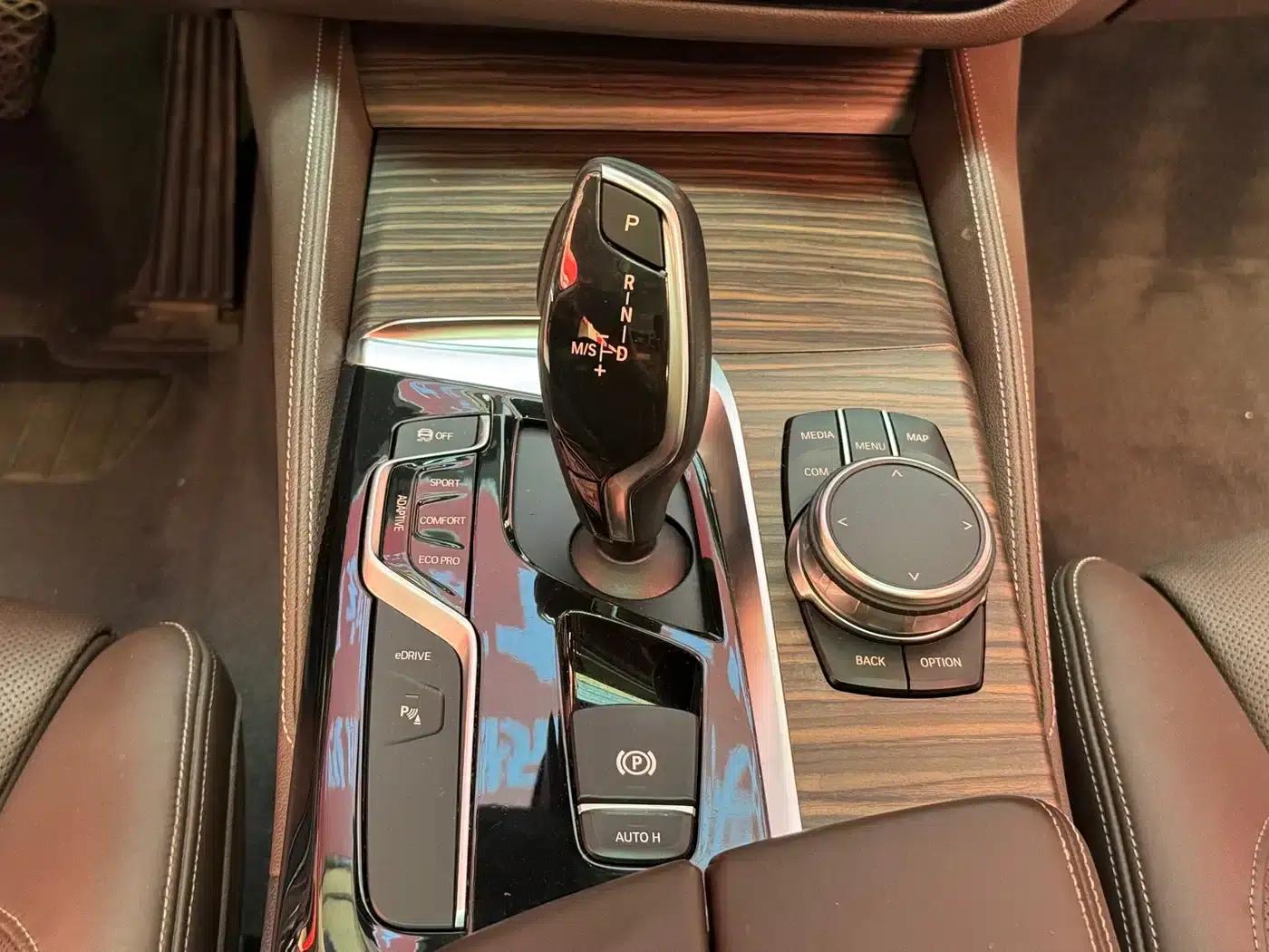 BMW 5 Series PHEV 2019 530Le Luxury Package — миниатюра 9