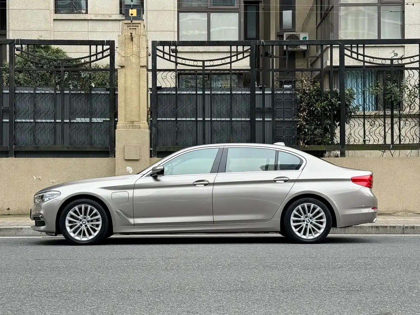 BMW 5 Series PHEV 2020 Mileage Upgrade Edition 530Le Luxury Package — миниатюра 2