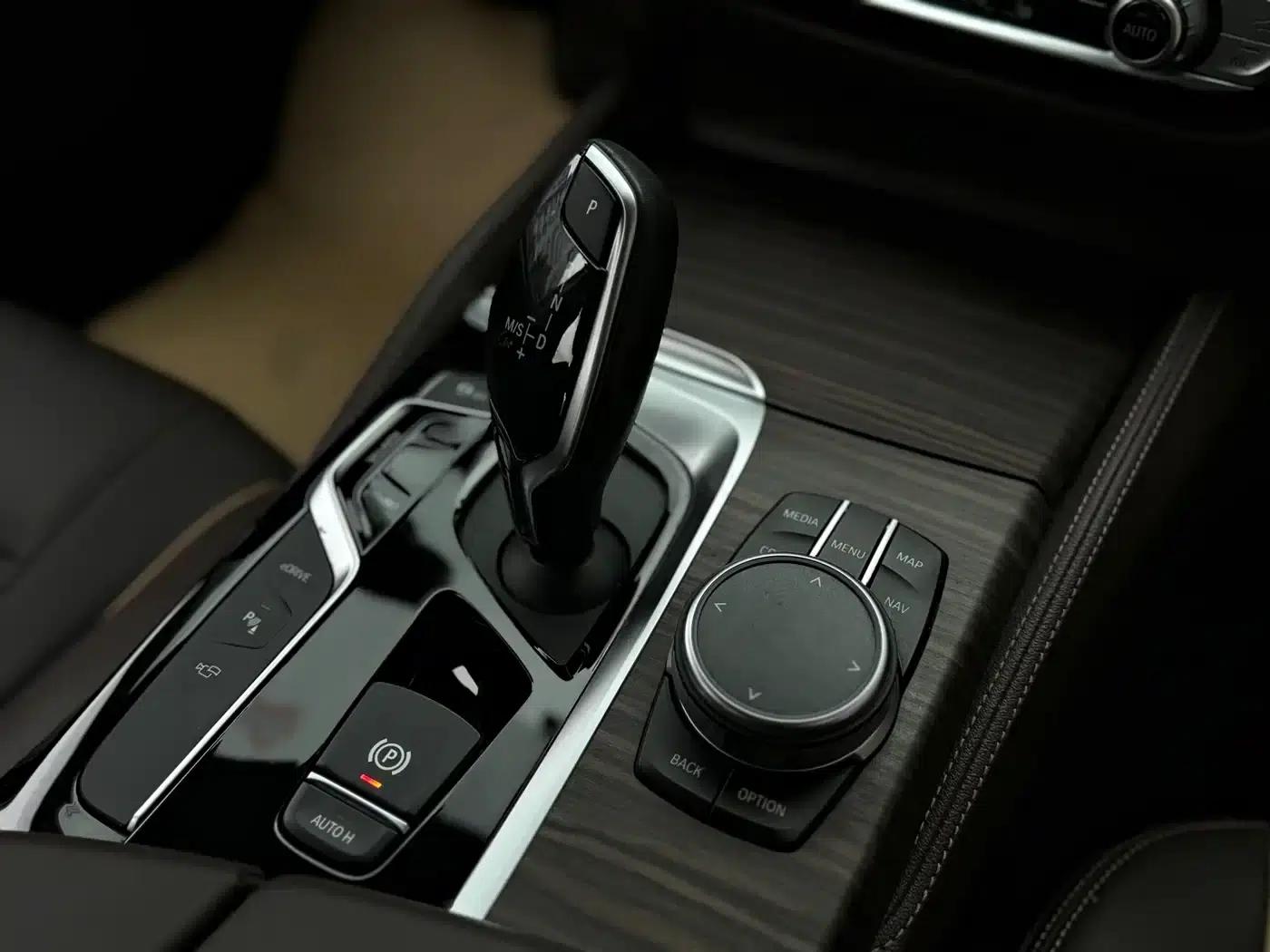 BMW 5 Series PHEV 2020 Mileage Upgrade Edition 530Le Luxury Package — миниатюра 24