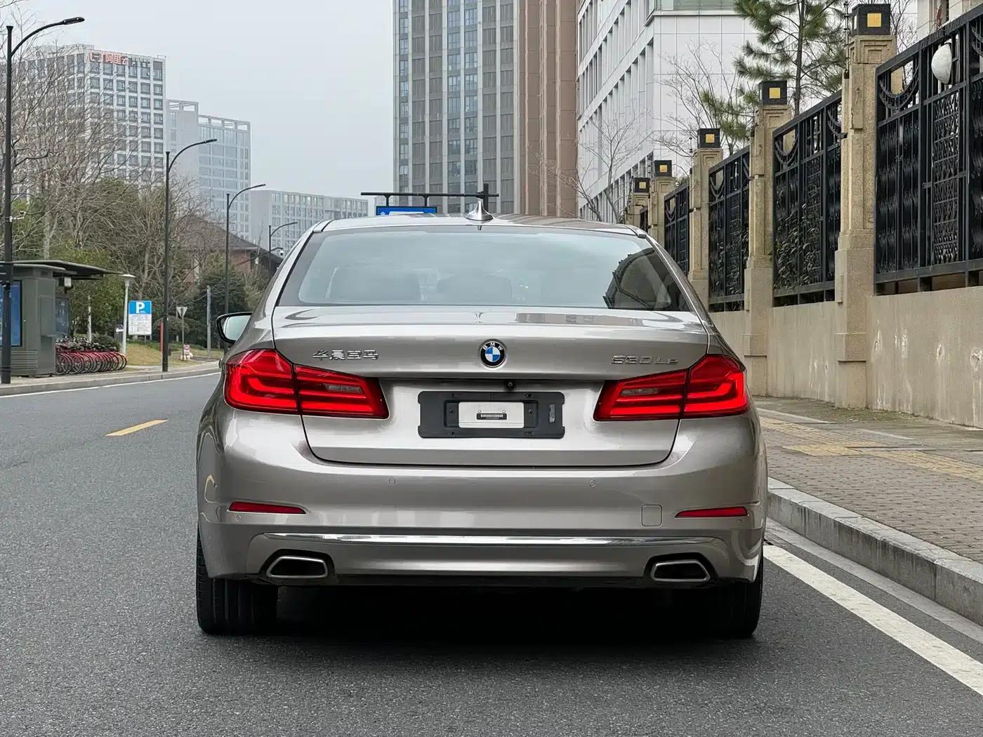 BMW 5 Series PHEV 2020 Mileage Upgrade Edition 530Le Luxury Package — миниатюра 4