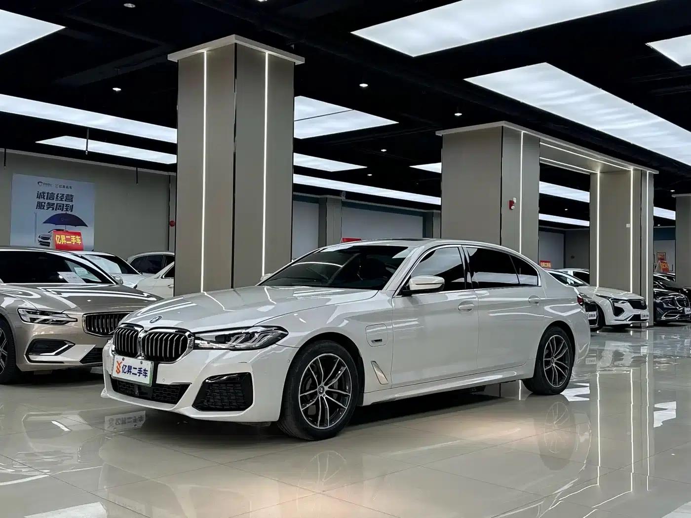 BMW 5 Series PHEV 2022 535Le Luxury Package — миниатюра 1