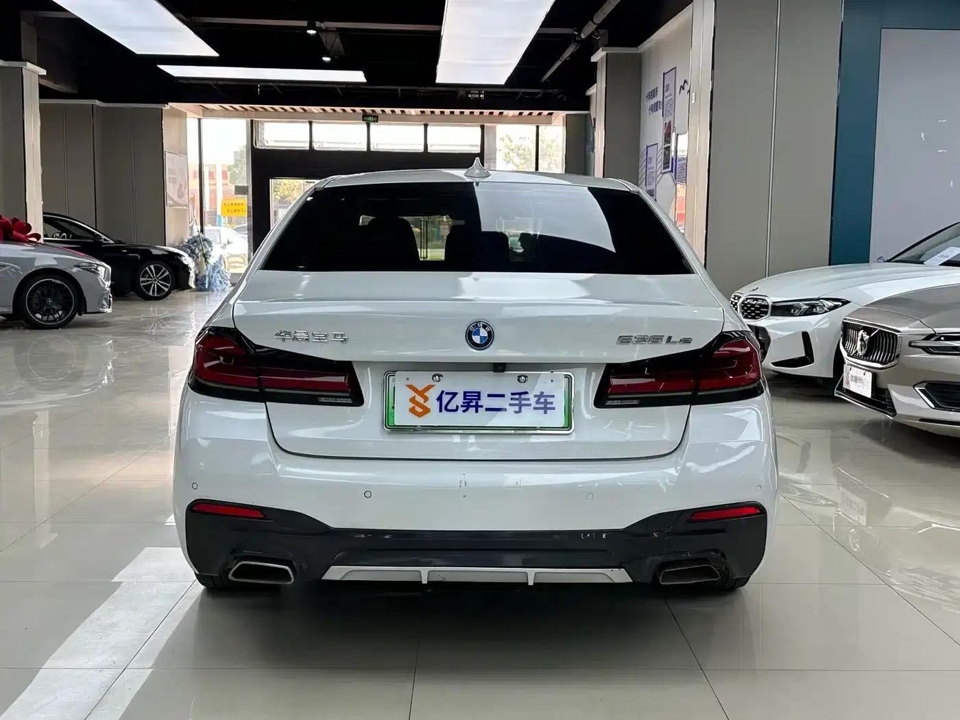 BMW 5 Series PHEV 2022 535Le Luxury Package — миниатюра 4