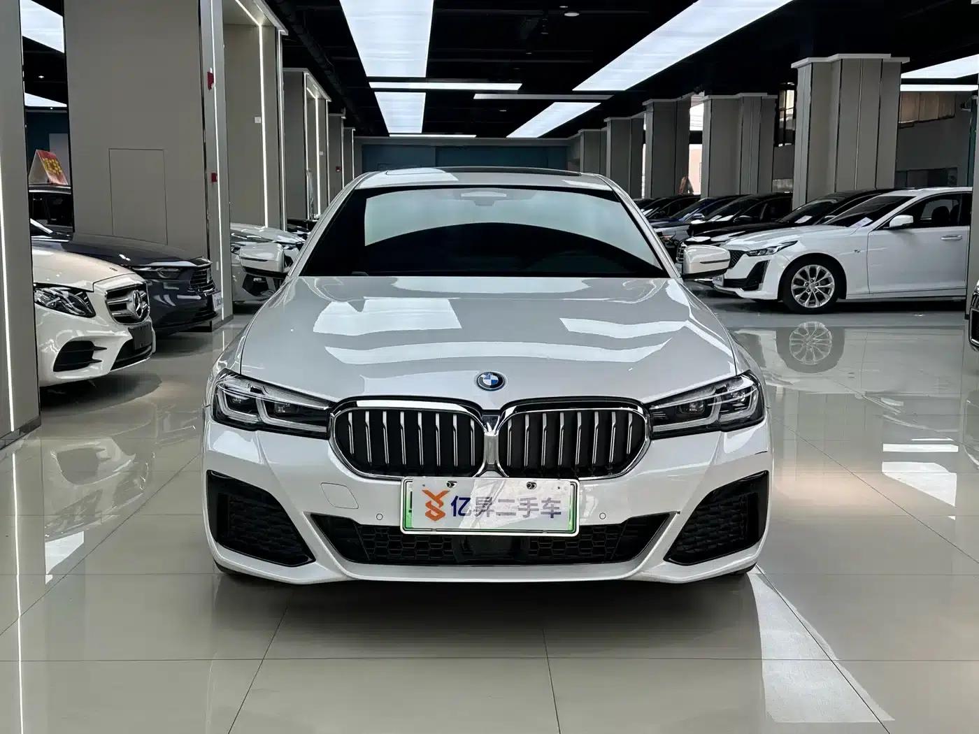 BMW 5 Series PHEV 2022 535Le Luxury Package — миниатюра 5