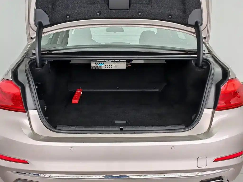 BMW 5 Series PHEV 2018 530Le Luxury Package — миниатюра 16