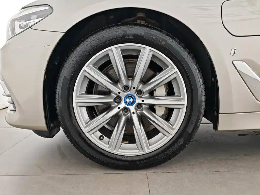 BMW 5 Series PHEV 2018 530Le Luxury Package — миниатюра 17
