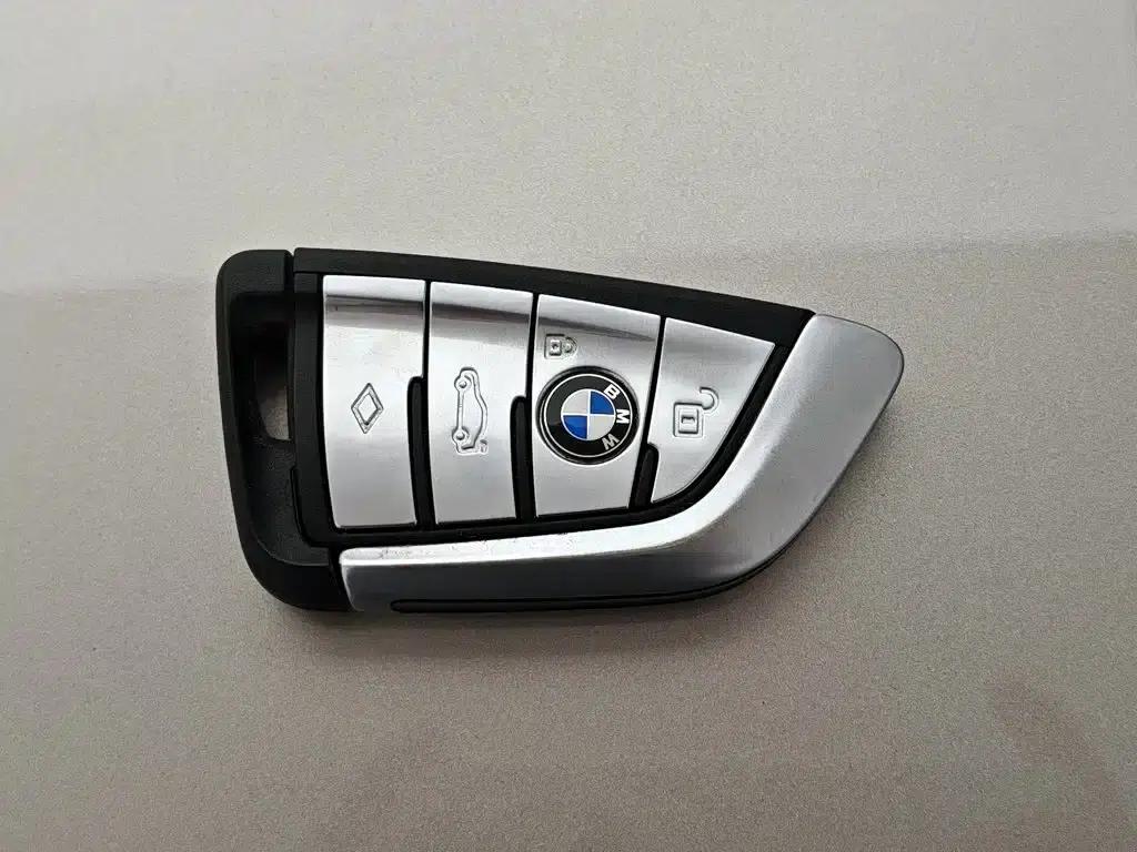 BMW 5 Series PHEV 2018 530Le Luxury Package — миниатюра 19