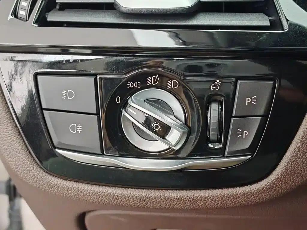 BMW 5 Series PHEV 2018 530Le Luxury Package — миниатюра 21