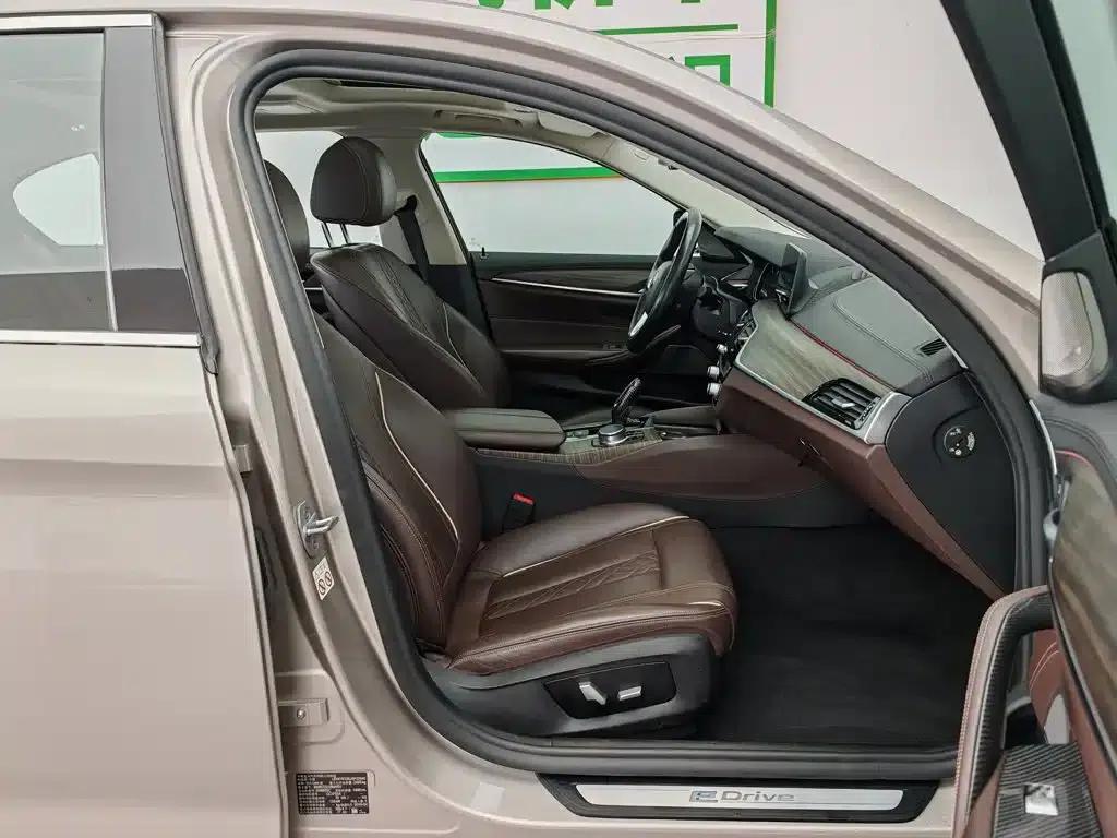 BMW 5 Series PHEV 2018 530Le Luxury Package — миниатюра 23