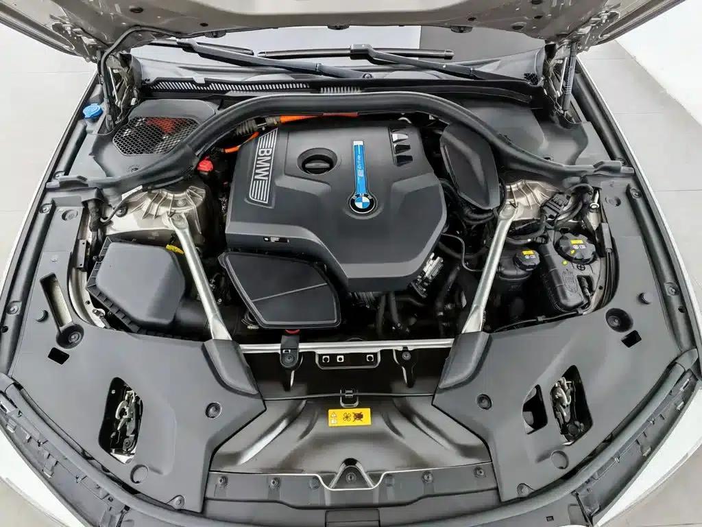 BMW 5 Series PHEV 2018 530Le Luxury Package — миниатюра 6