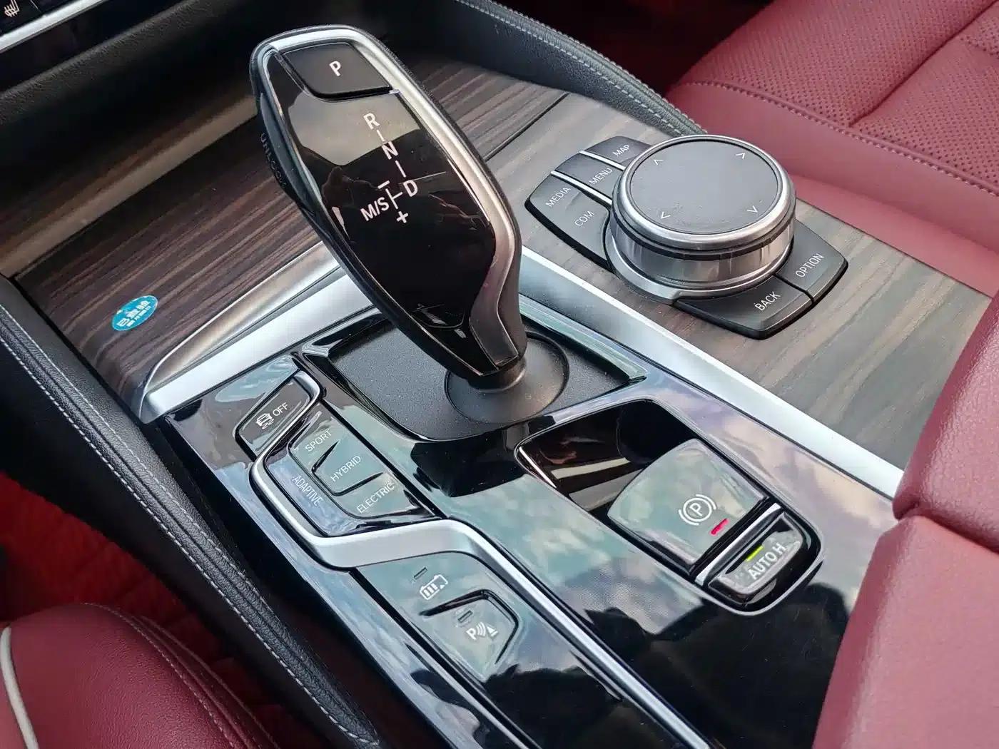 BMW 5 Series PHEV 2021 535Le Luxury Package — миниатюра 10