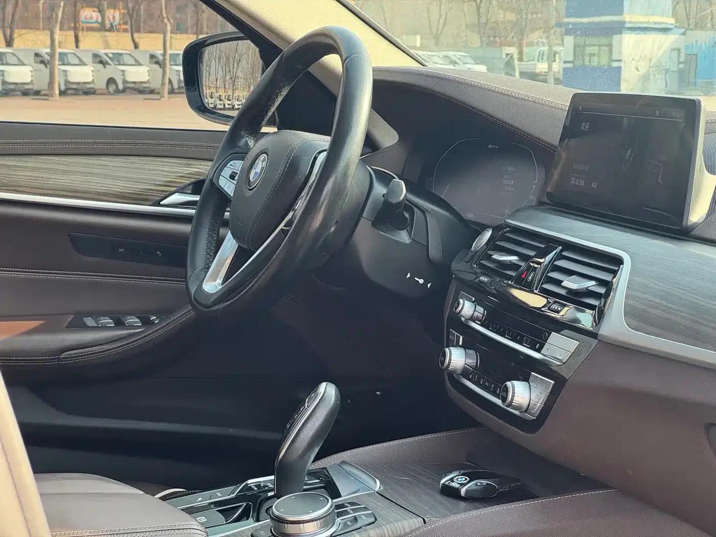 BMW 5 Series PHEV 2020 530Le Luxury Package — миниатюра 13
