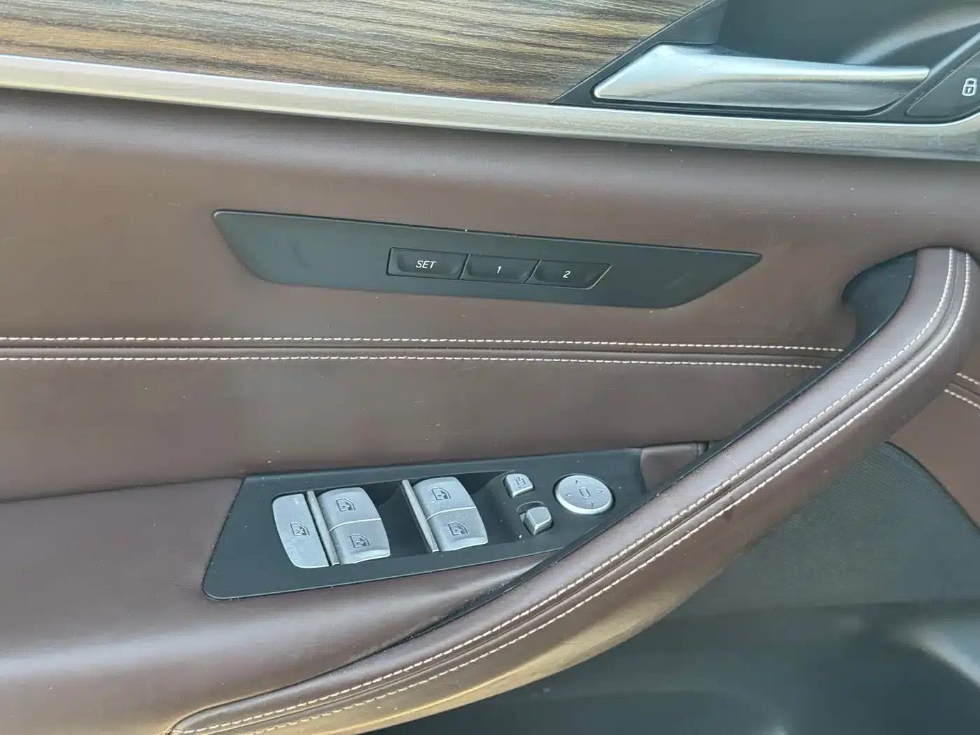 BMW 5 Series PHEV 2020 530Le Luxury Package — миниатюра 8