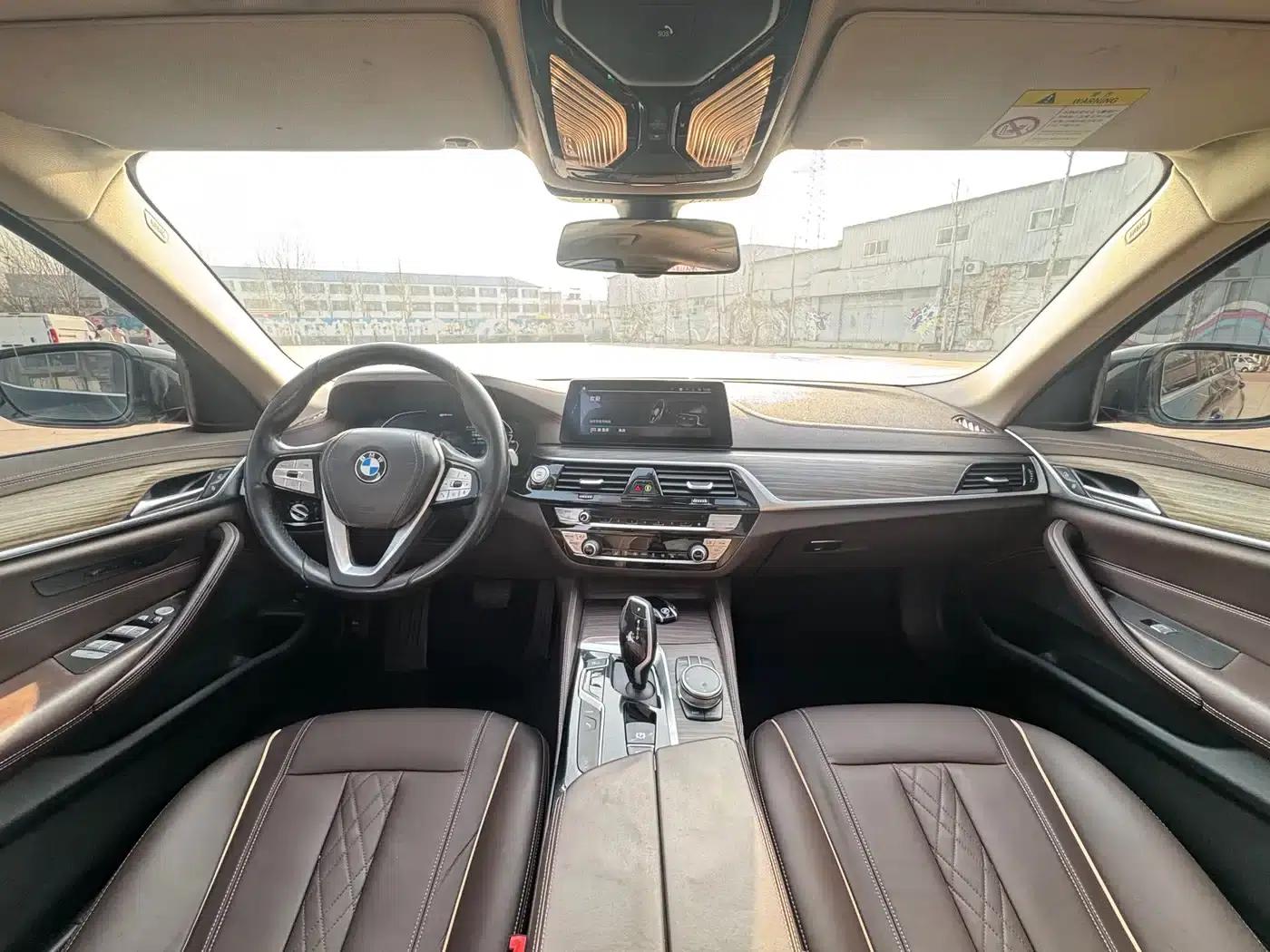 BMW 5 Series PHEV 2020 530Le Luxury Package — миниатюра 10