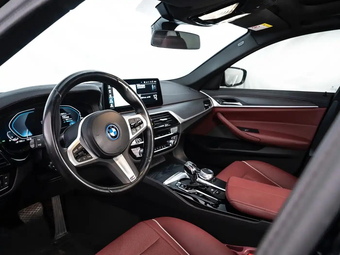BMW 5 Series PHEV 2022 Facelift 535Le M Sport Package — миниатюра 15