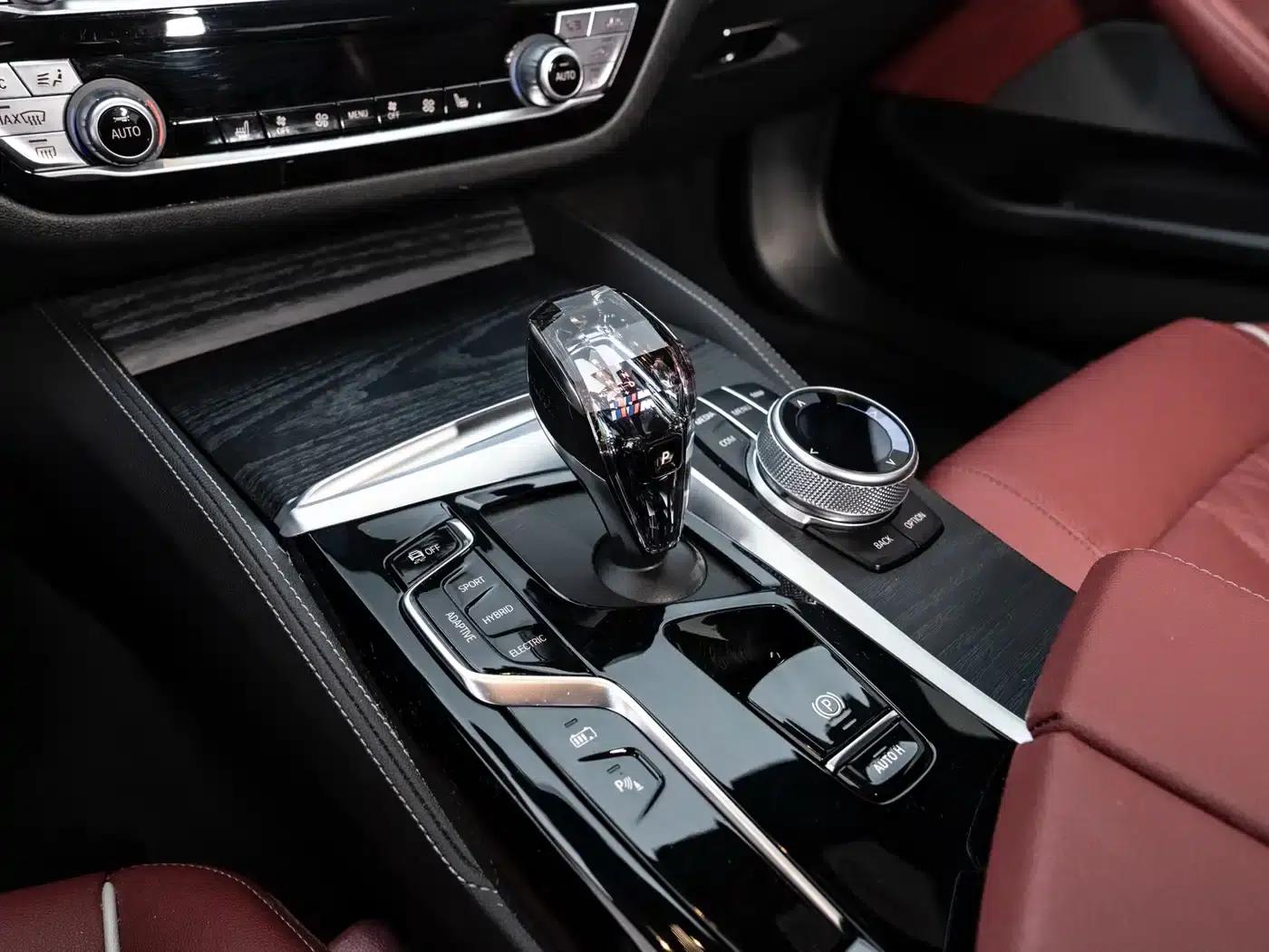 BMW 5 Series PHEV 2022 Facelift 535Le M Sport Package — миниатюра 16