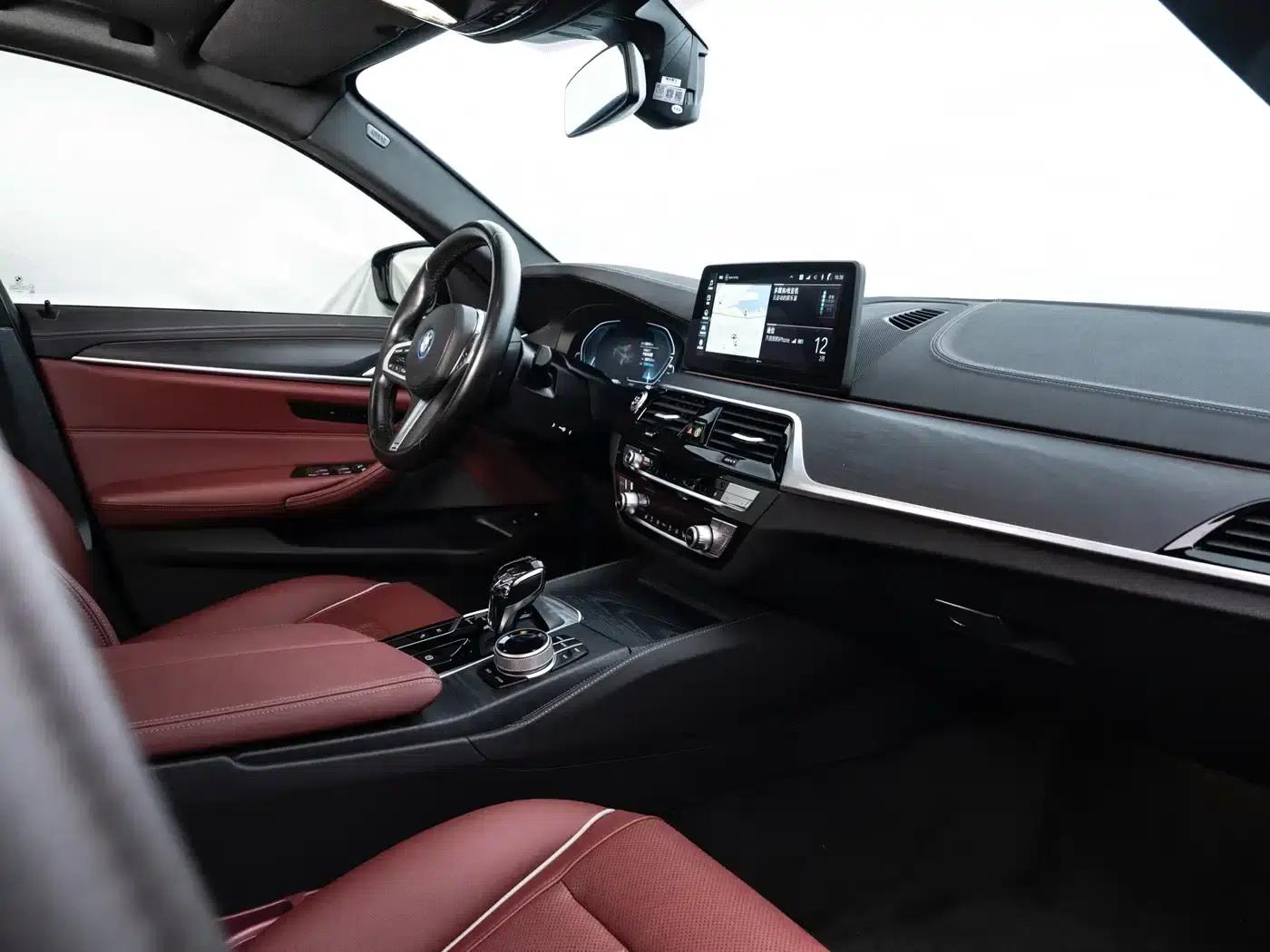 BMW 5 Series PHEV 2022 Facelift 535Le M Sport Package — миниатюра 20