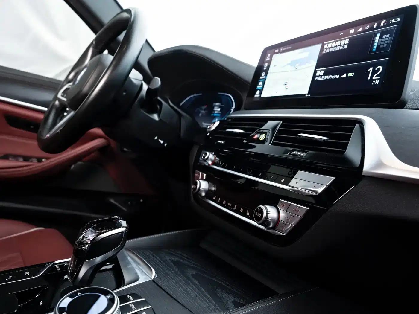 BMW 5 Series PHEV 2022 Facelift 535Le M Sport Package — миниатюра 21