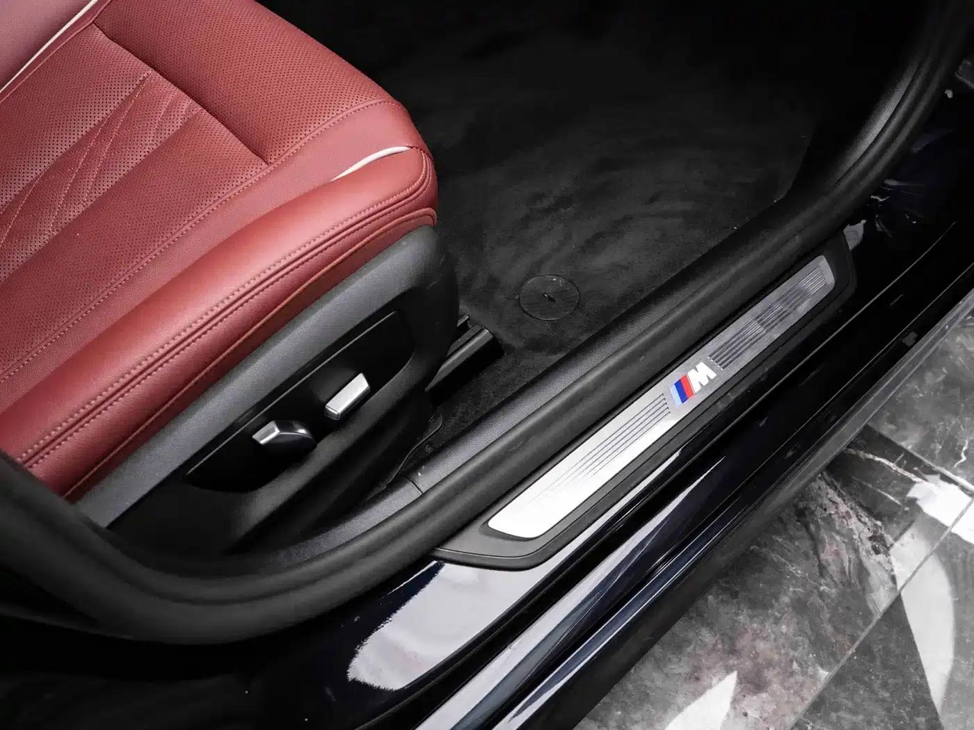 BMW 5 Series PHEV 2022 Facelift 535Le M Sport Package — миниатюра 23