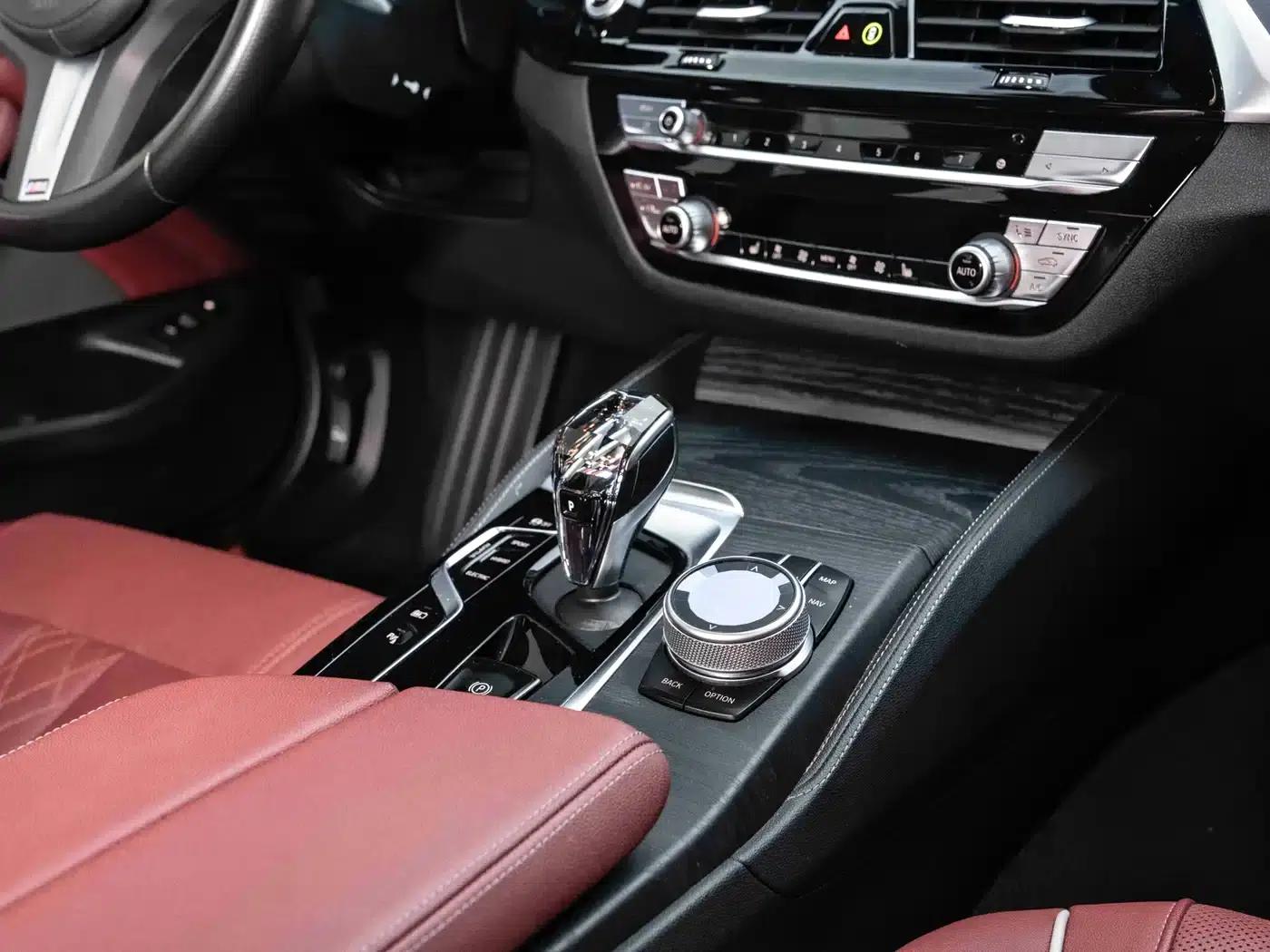 BMW 5 Series PHEV 2022 Facelift 535Le M Sport Package — миниатюра 25