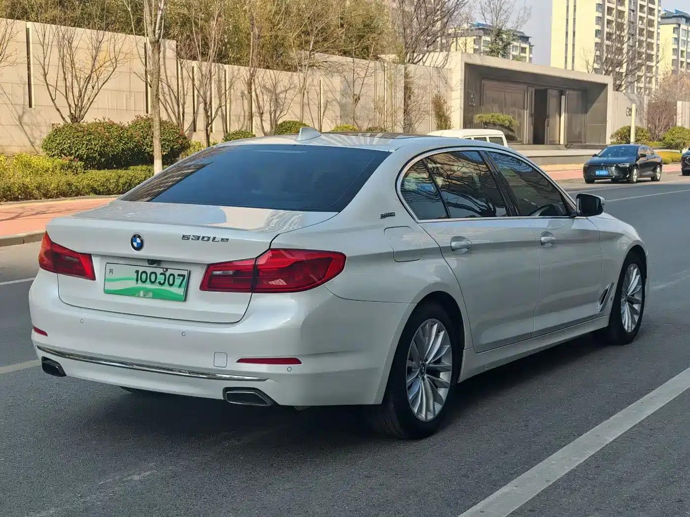 BMW 5 Series PHEV 2019 Facelift 530Le Luxury Package — миниатюра 5
