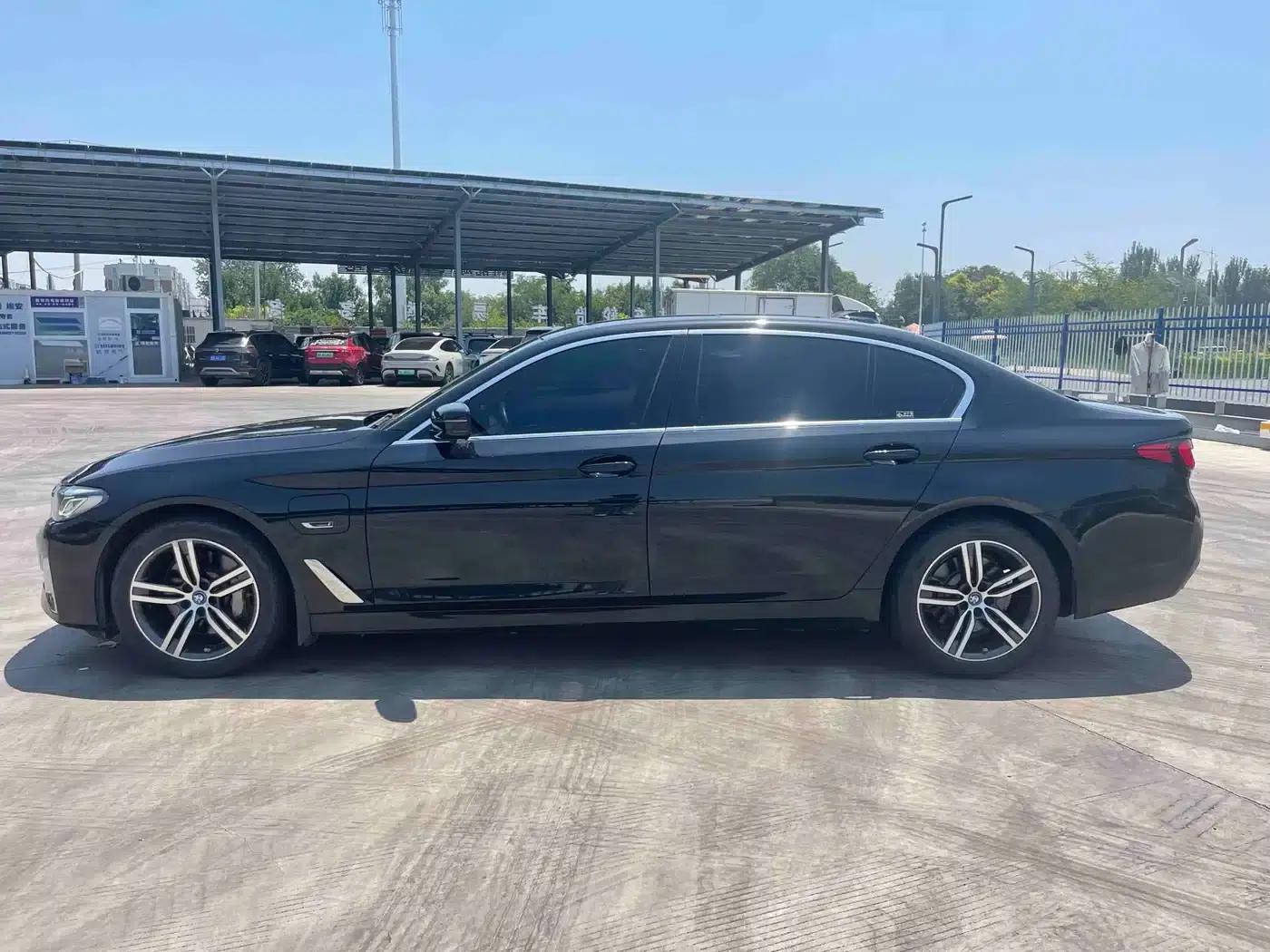 BMW 5 Series PHEV 2021 Facelift 535Le Luxury Package — миниатюра 17