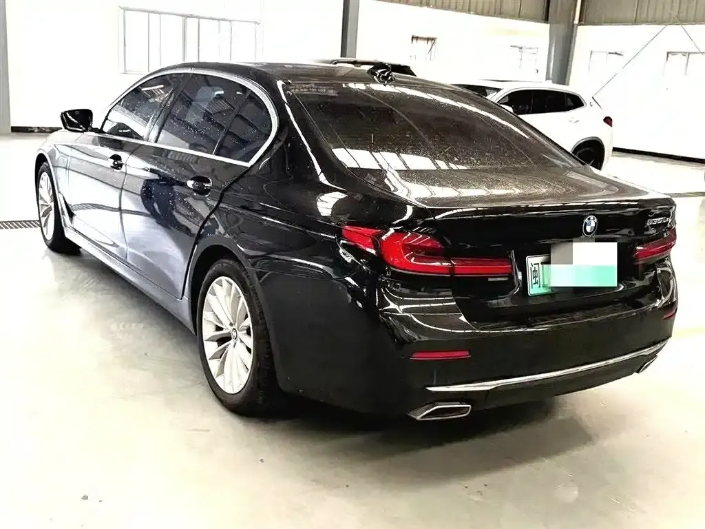 BMW 5 Series PHEV 2021 535Le M Sport Package — миниатюра 4